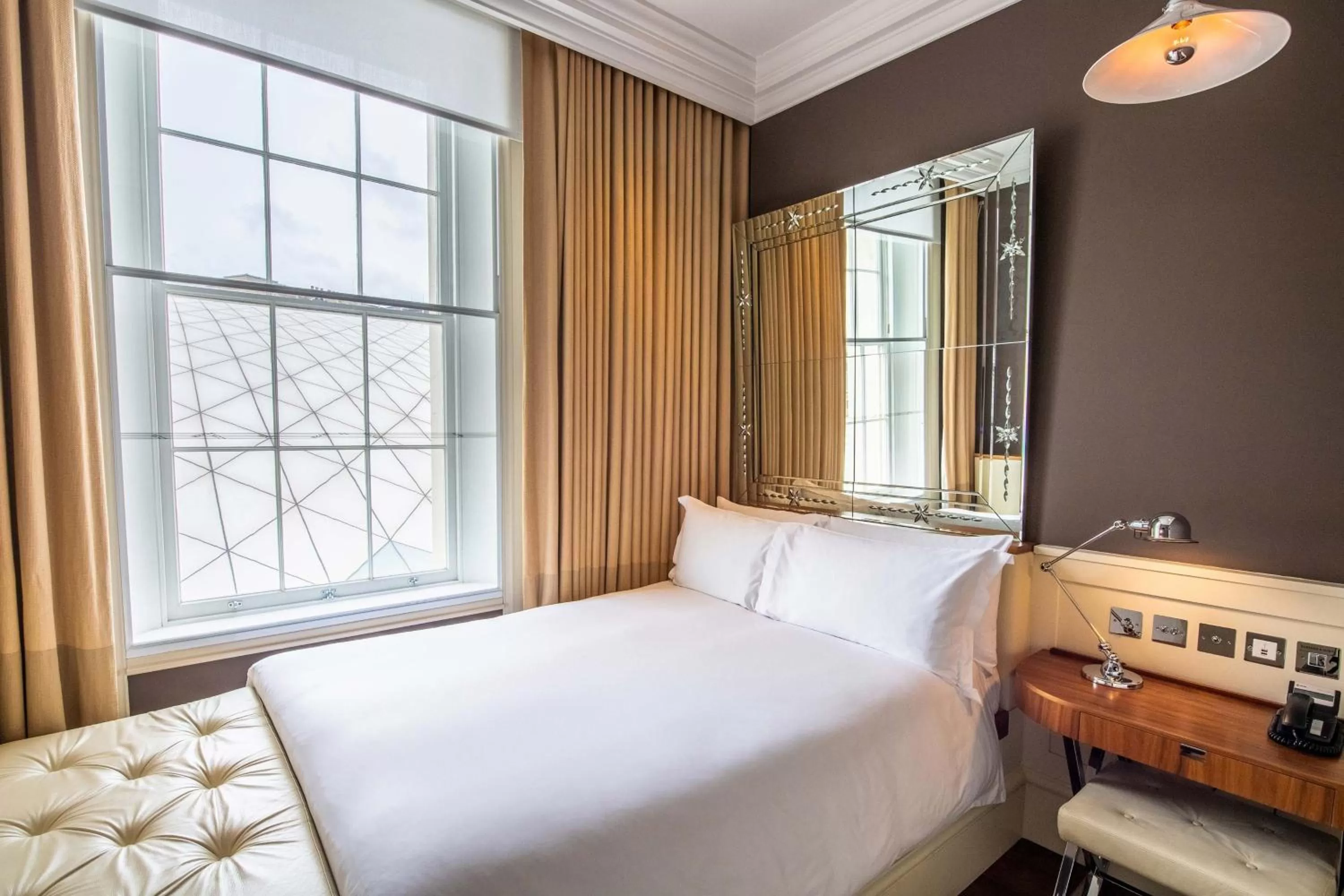 Photo of the whole room, Bed in Kaya Great Northern Hotel, London