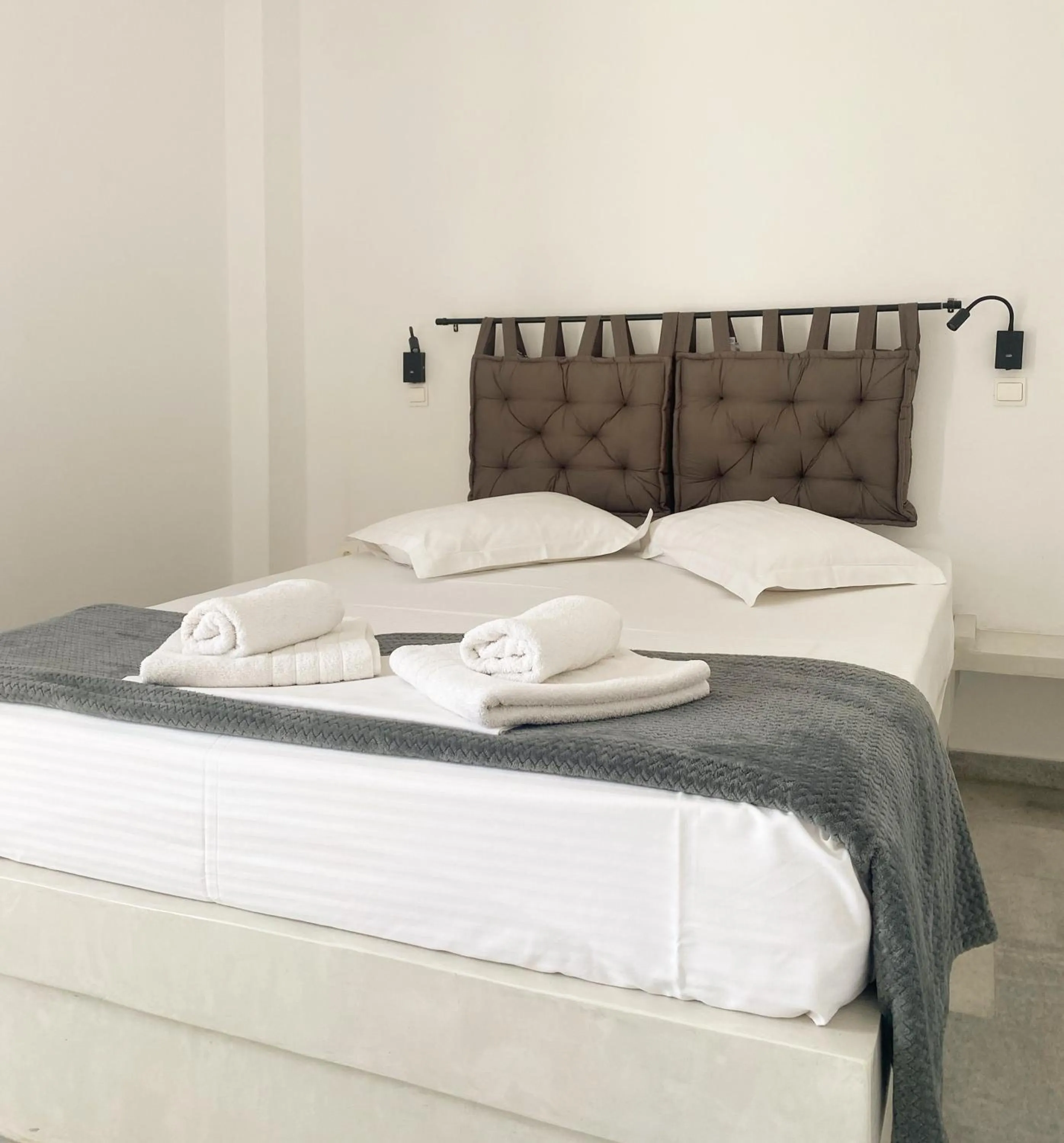 Bedroom, Bed in Fikas Hotel