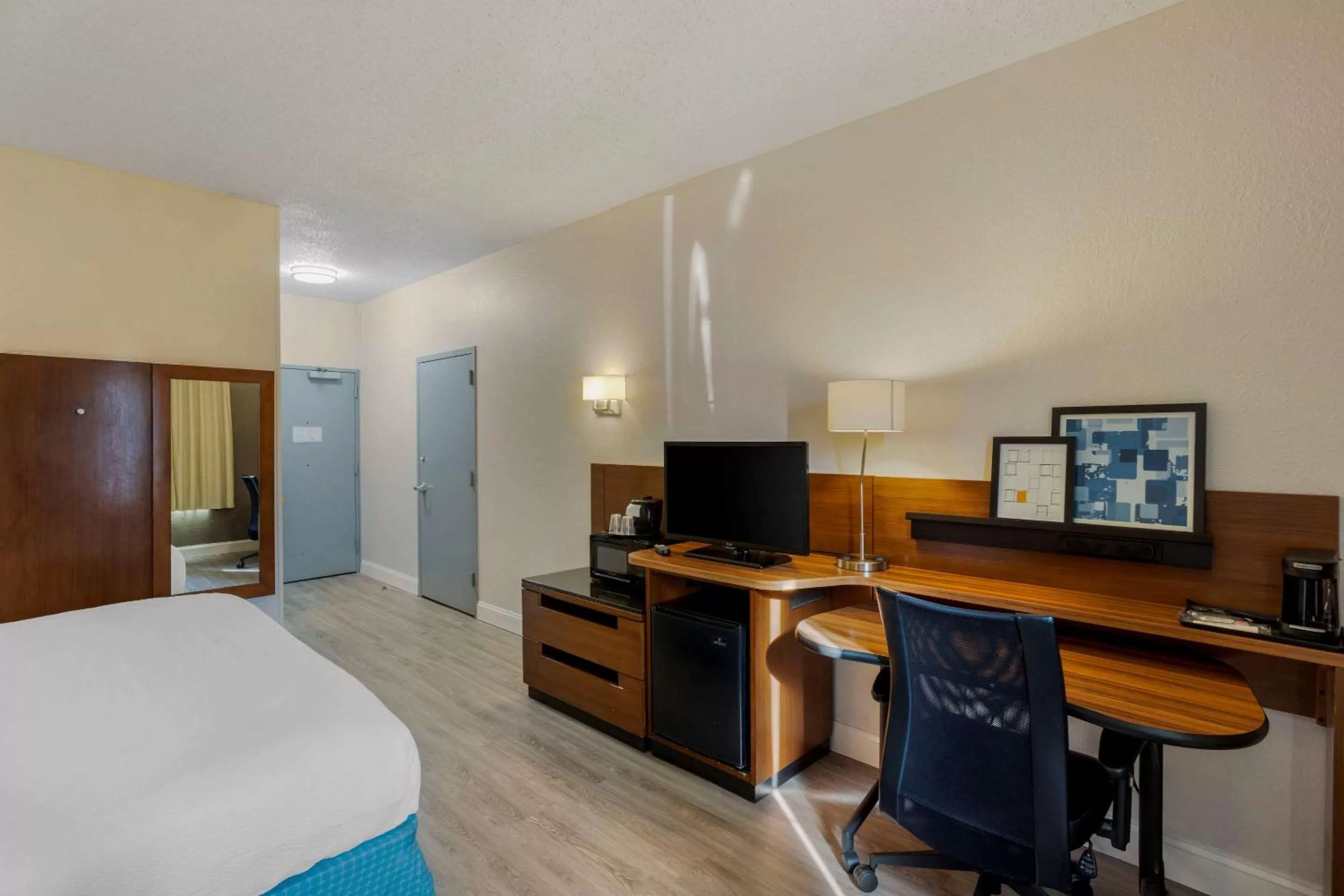 Bedroom, Bed in Comfort Inn & Suites Mt Laurel-Philadelphia