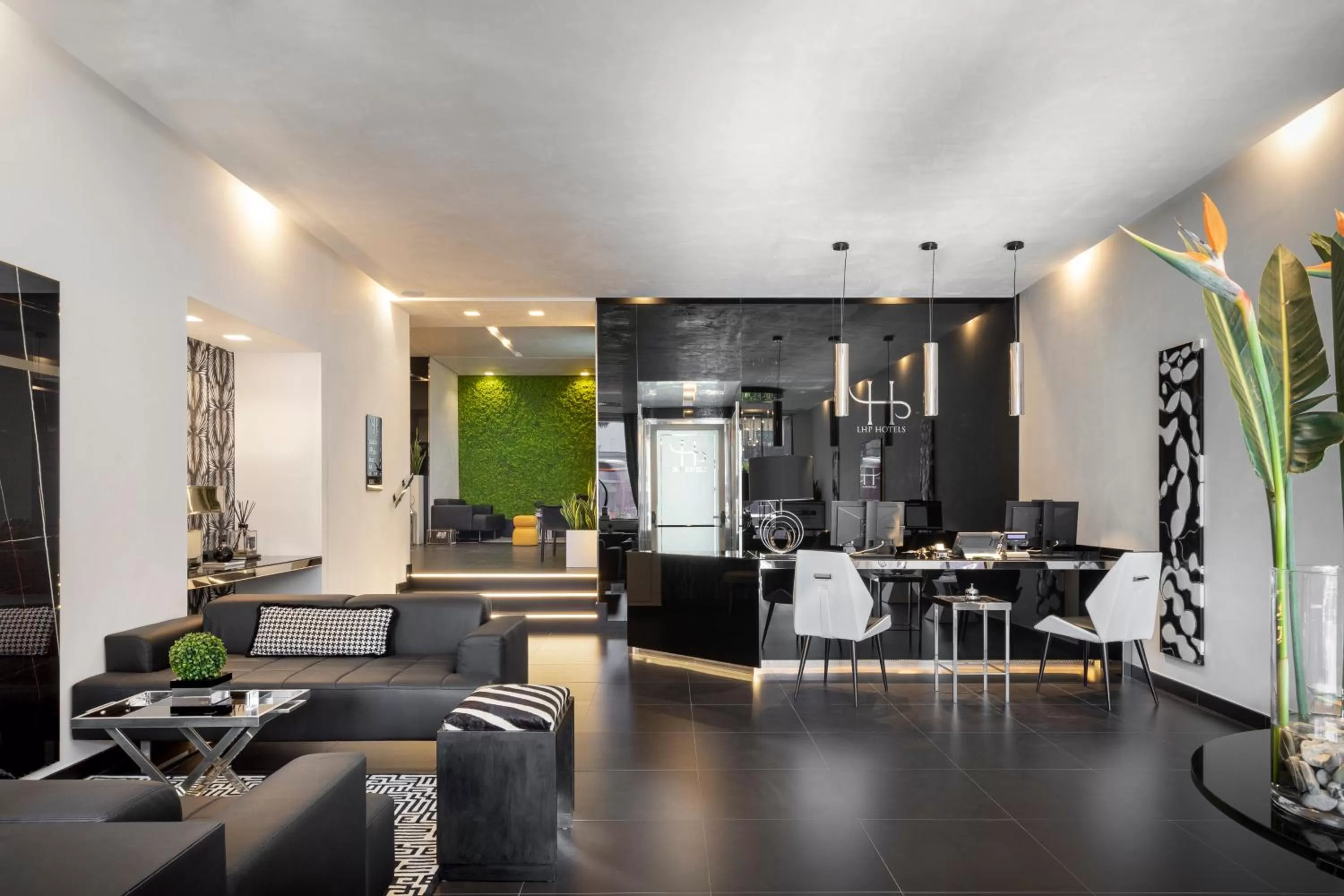 Lobby or reception in LHP Napoli Palace & SPA