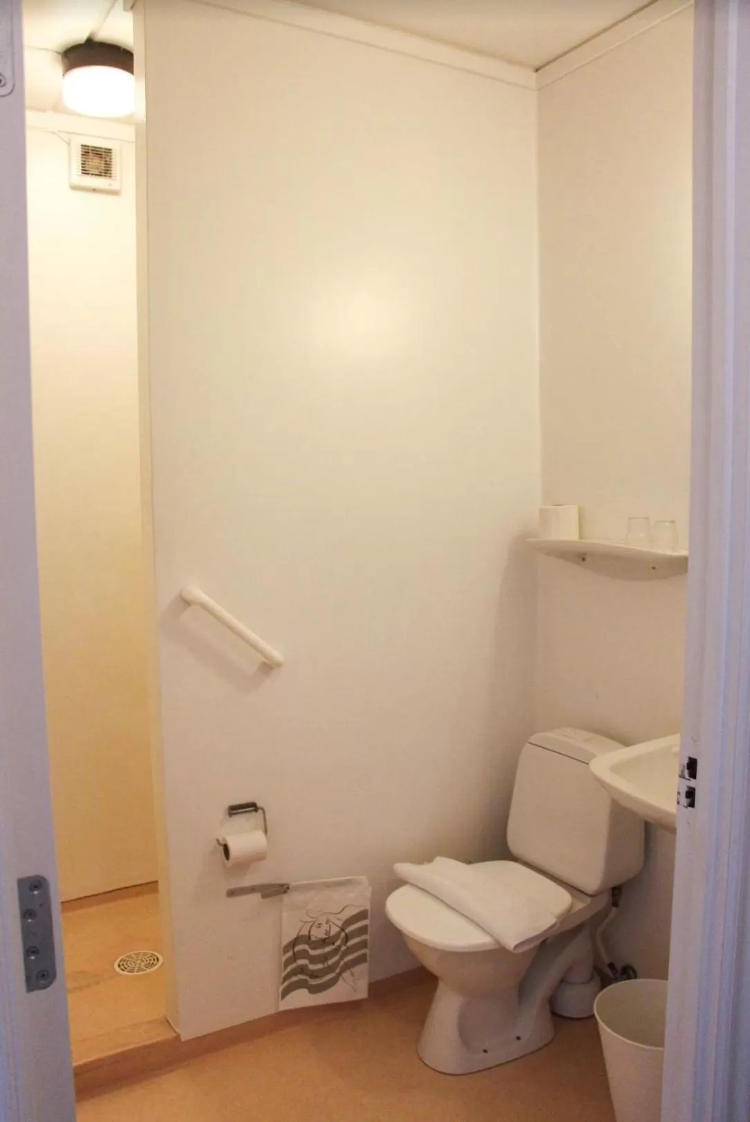 Shower in Krebshuset / Kelz0rdk