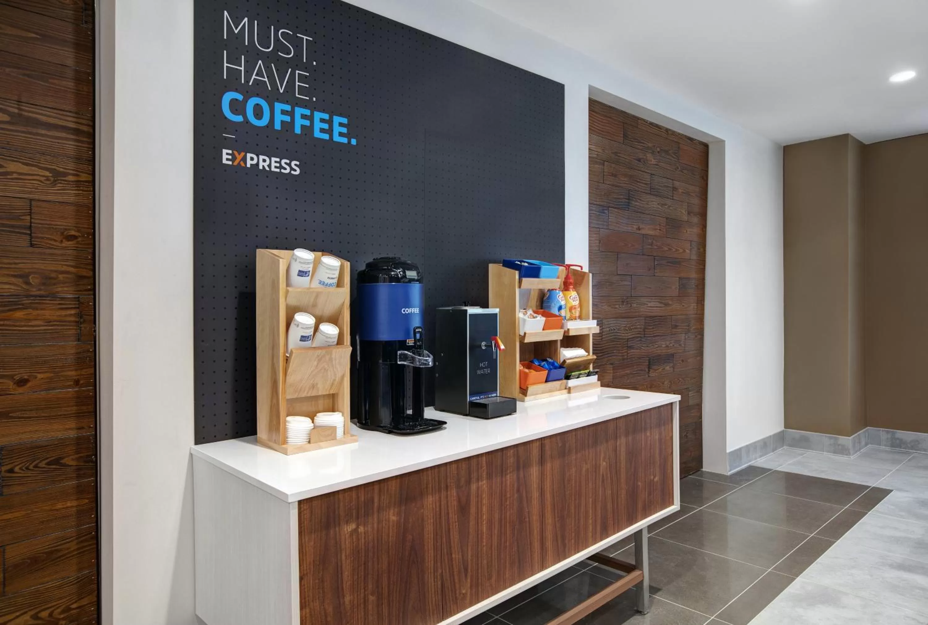 Coffee/tea facilities in Holiday Inn Express - Milwaukee Downtown by IHG