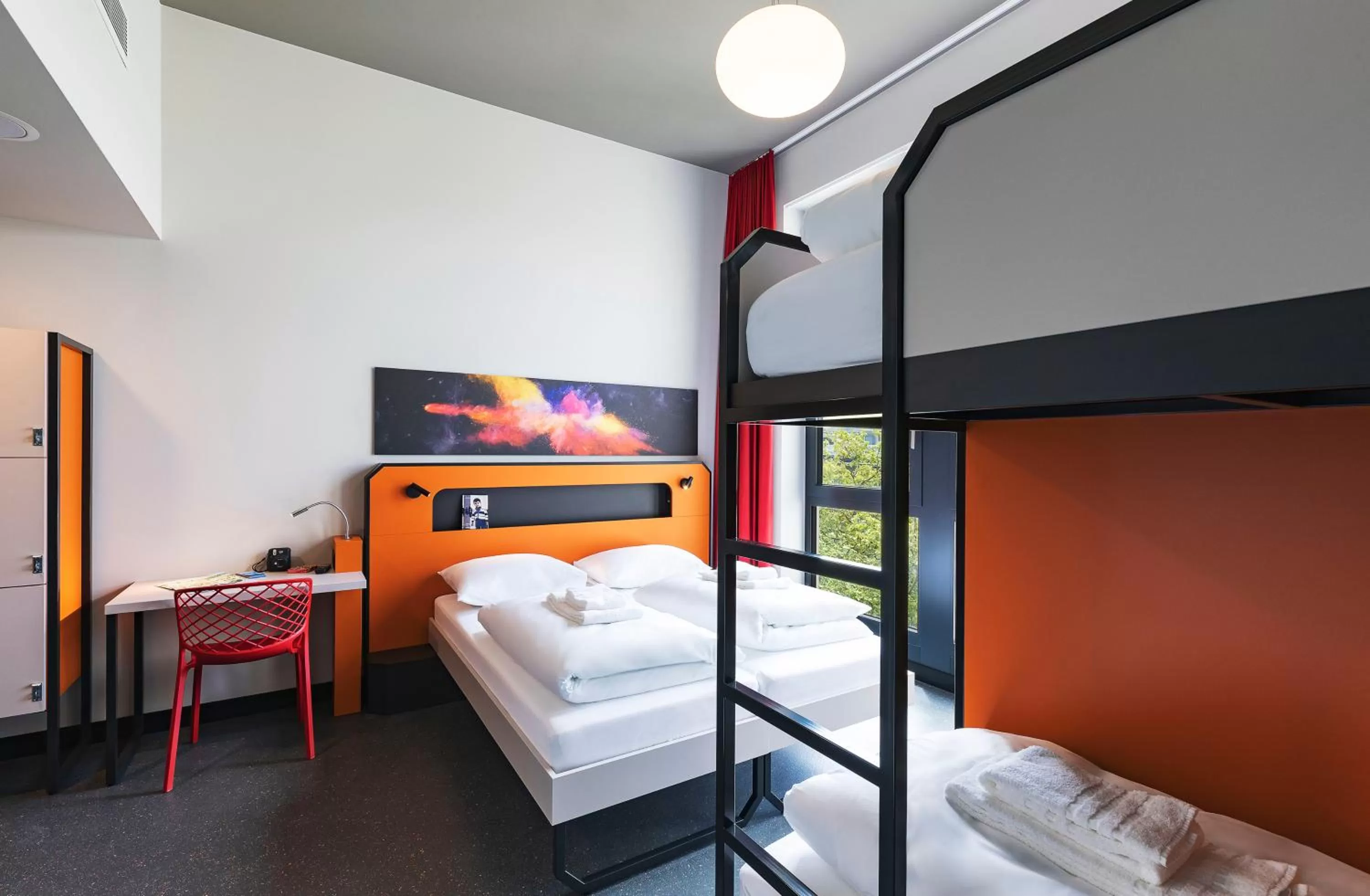 Bedroom, Bed in MEININGER Hotel Genève Centre Charmilles