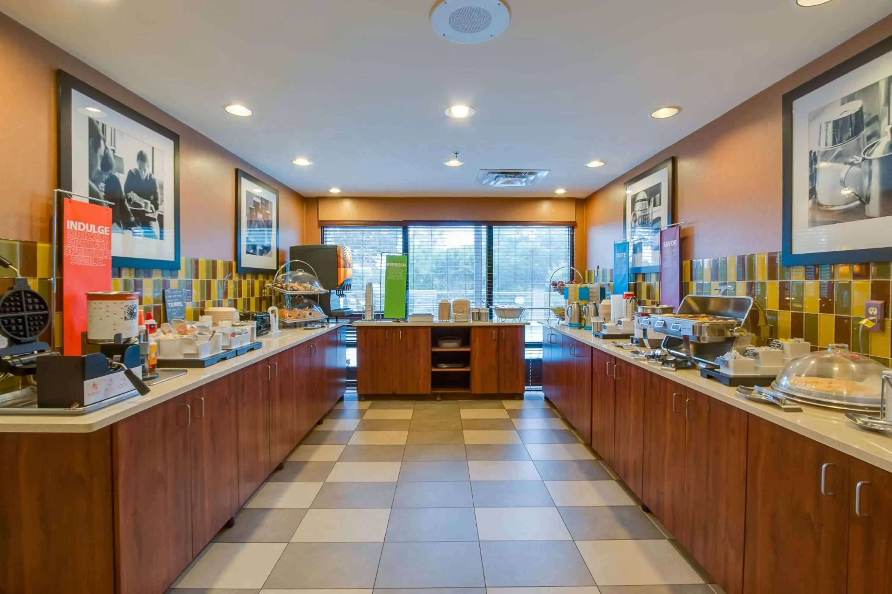 Dining area in Hampton Inn Bellevue/Nashville I-40 West