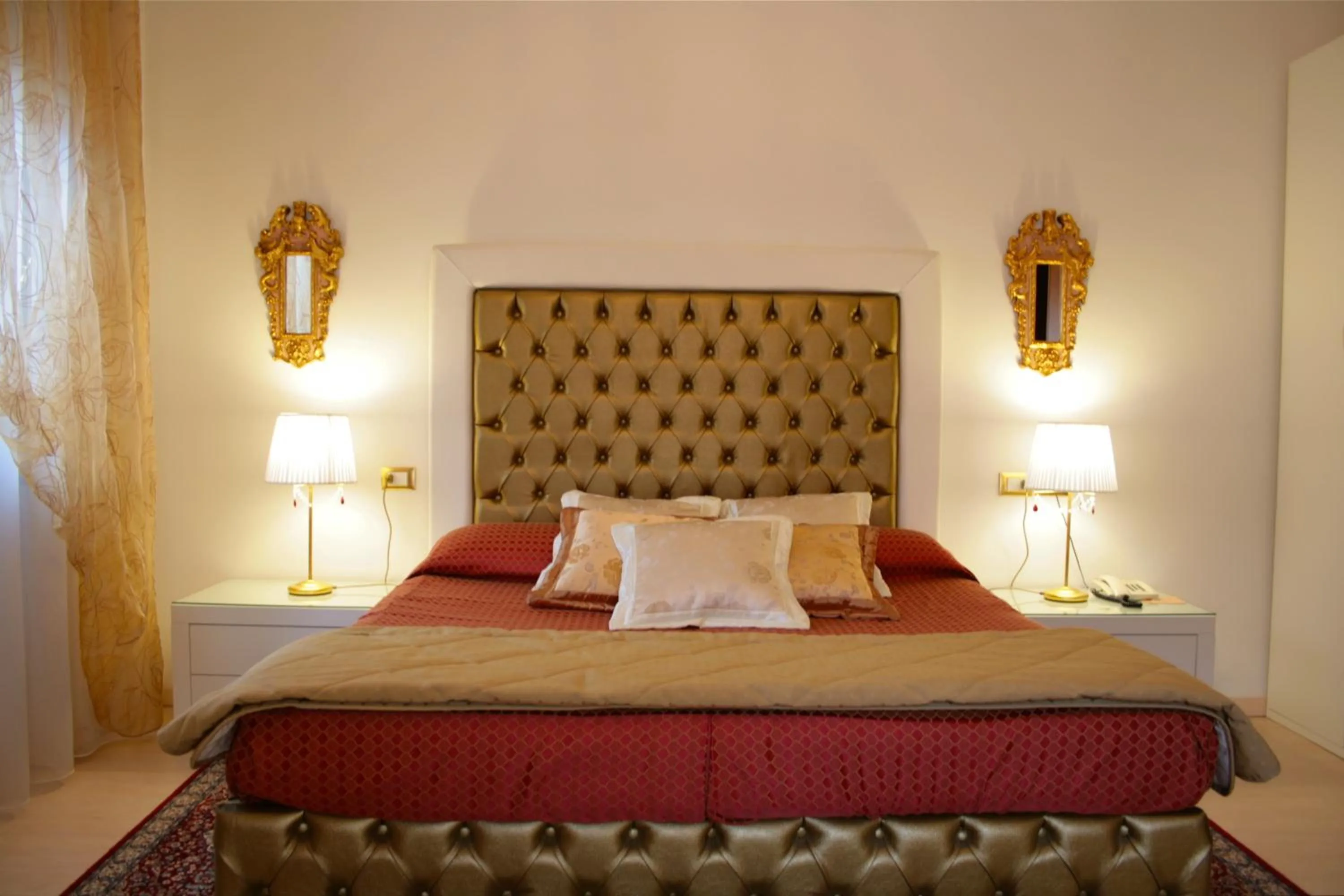 Photo of the whole room, Bed in Hotel Continentale