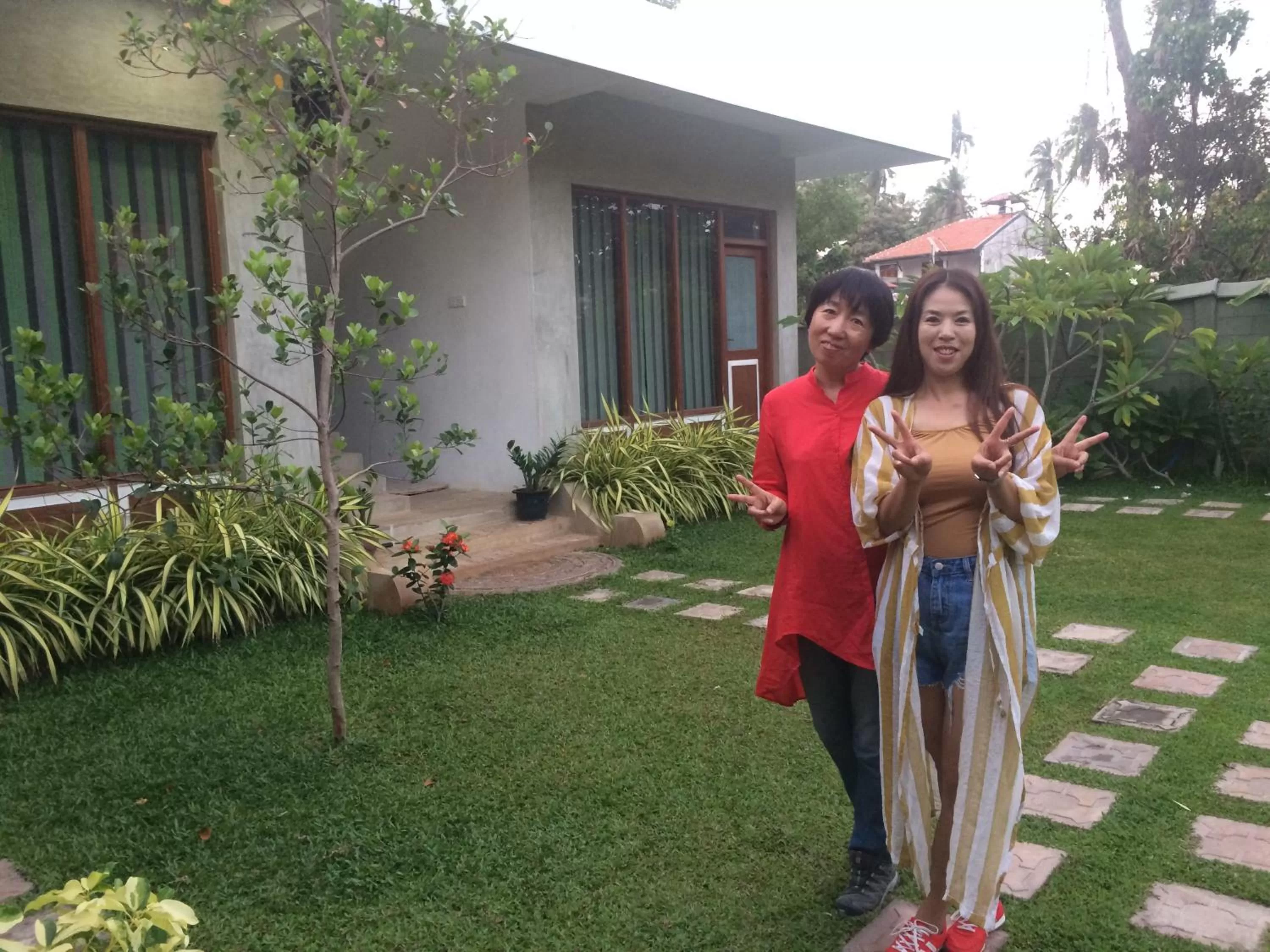 Family in Green Wood Villa Negombo