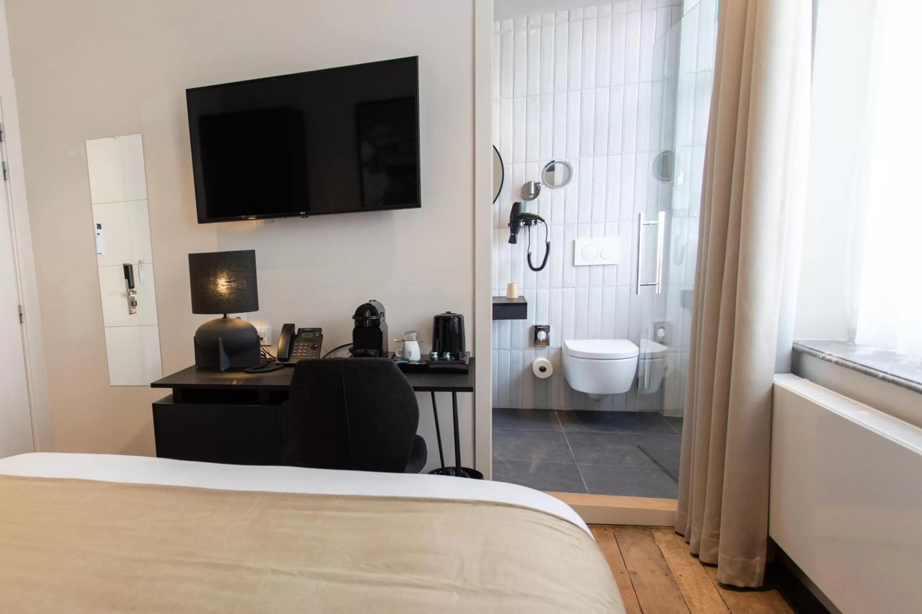 Photo of the whole room, TV/Entertainment Center in Petit-Roannay