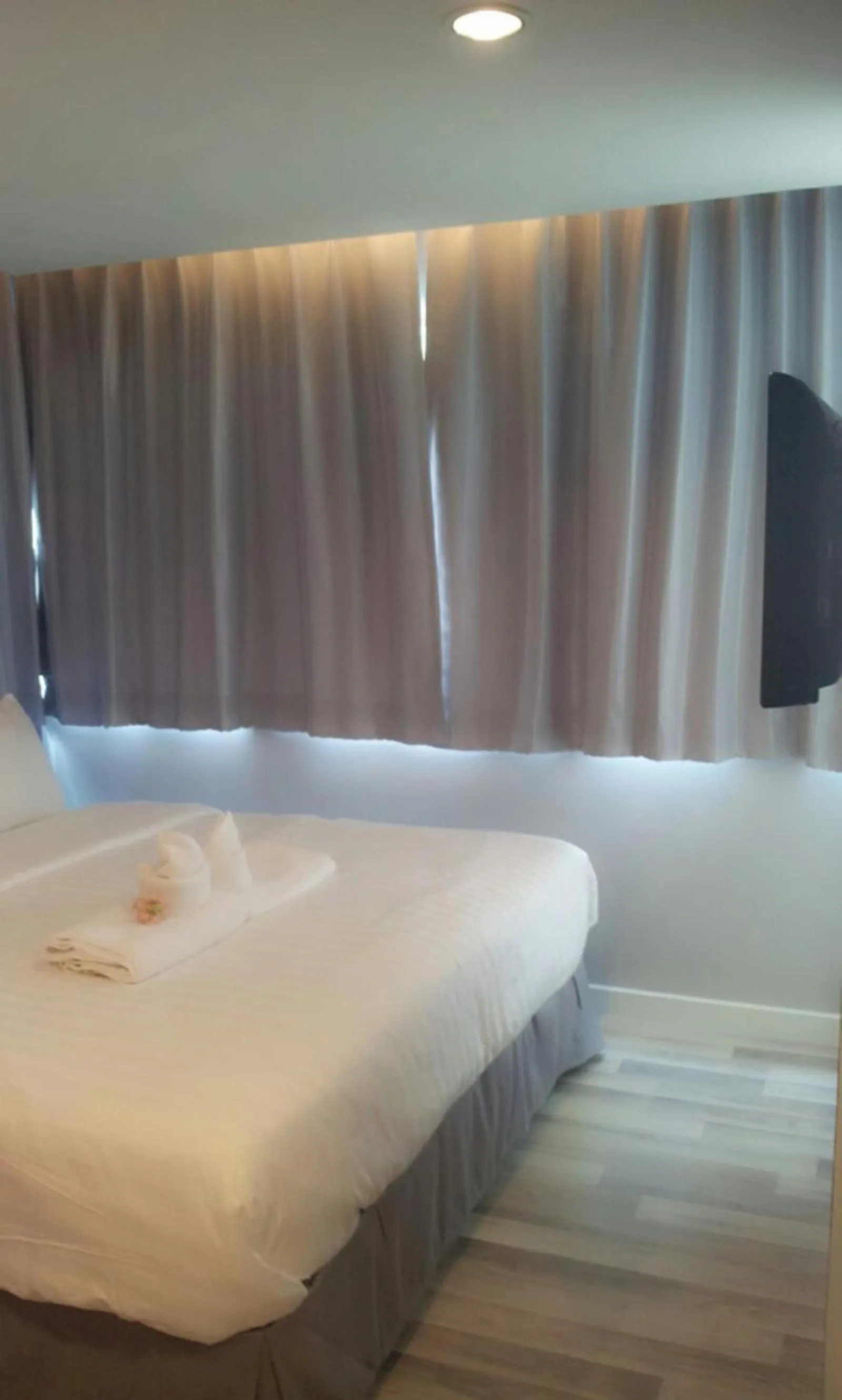 Photo of the whole room, Bed in Nantra Ploenchit hotel