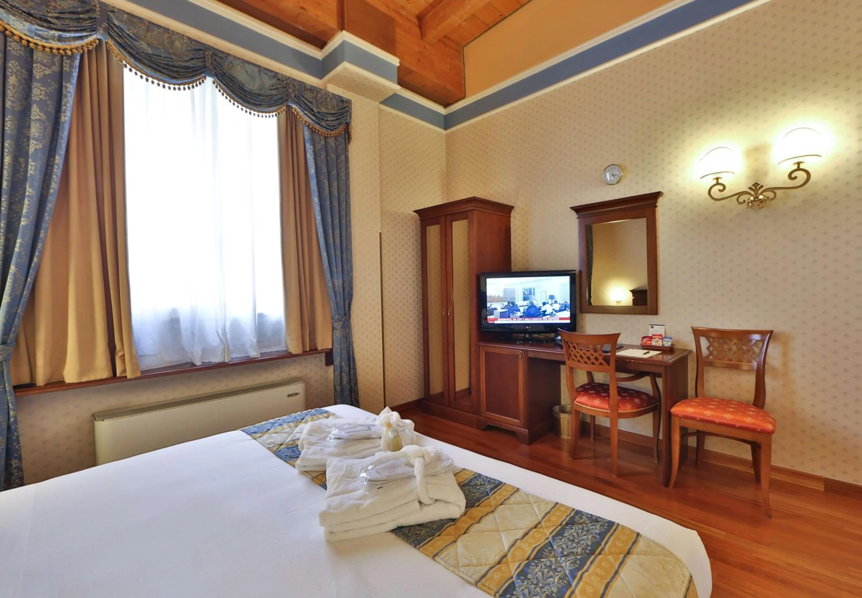 Bedroom, Bed in Best Western Classic Hotel