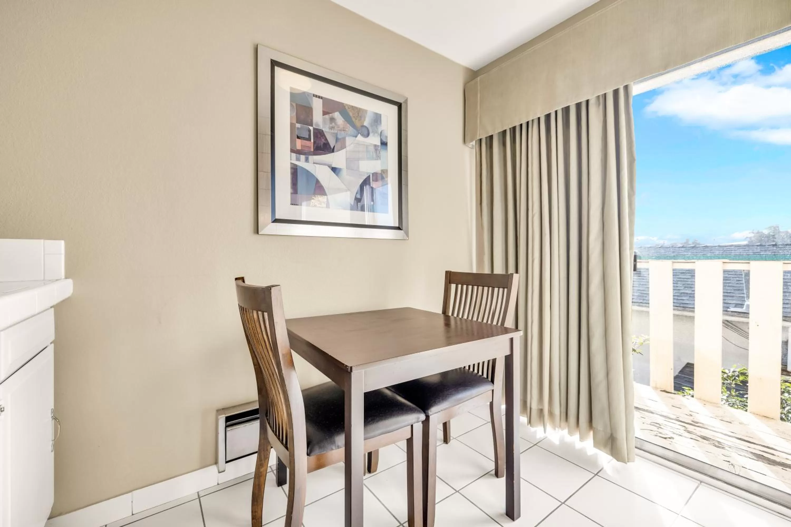 Dining Area in Quality Inn Monterey
