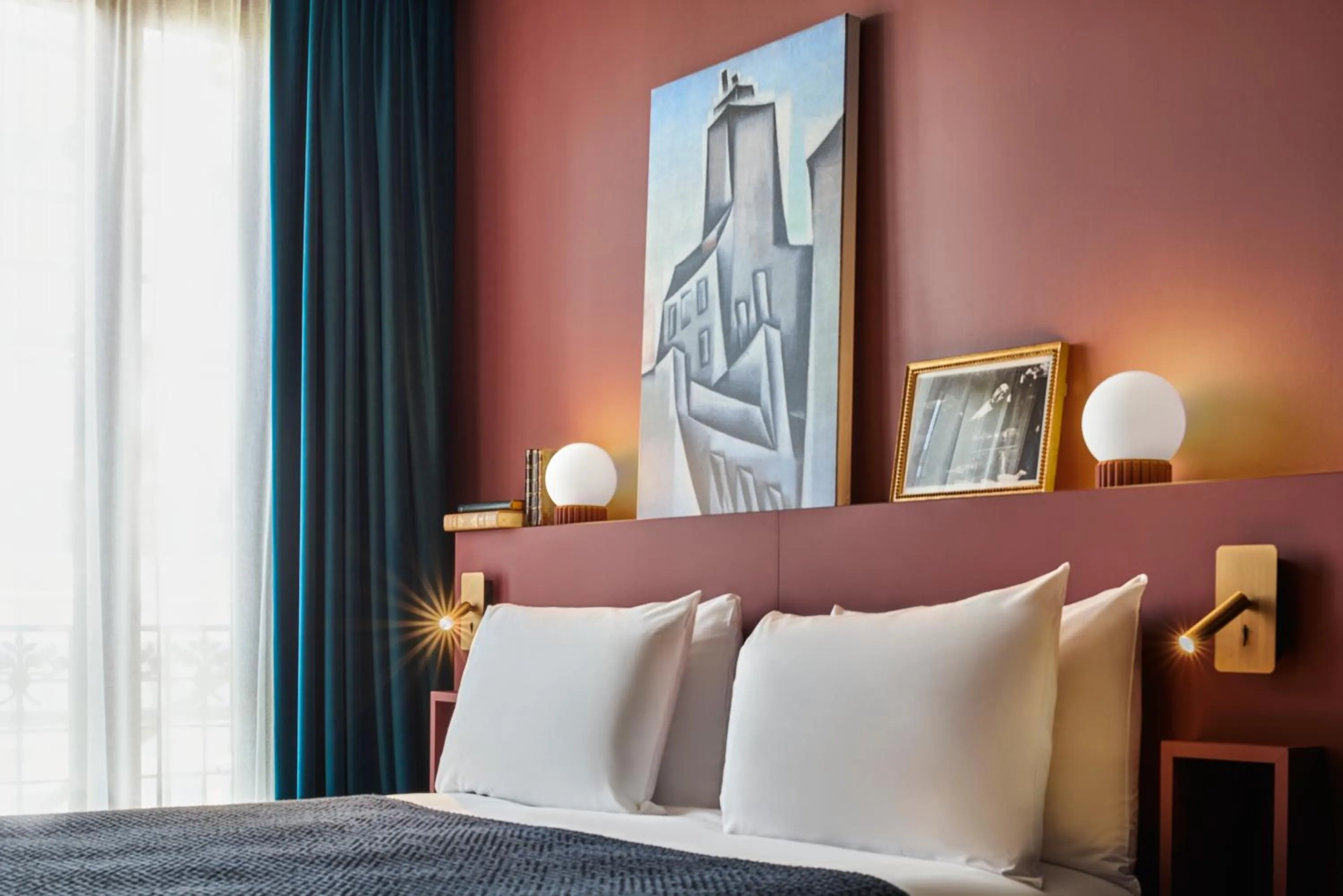 Bed in Mercure Paris Tour Eiffel Pont Mirabeau