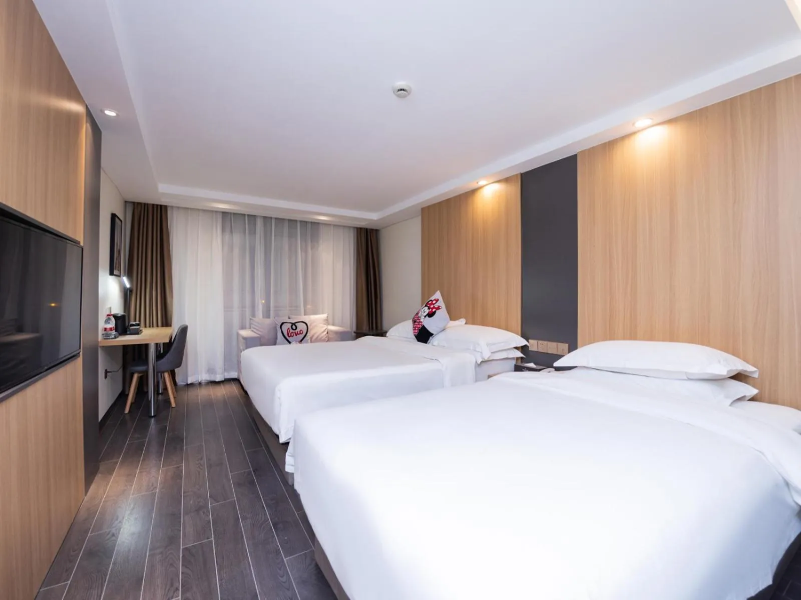 Bed in Country Inn&Suites by Radisson, Shanghai PVG