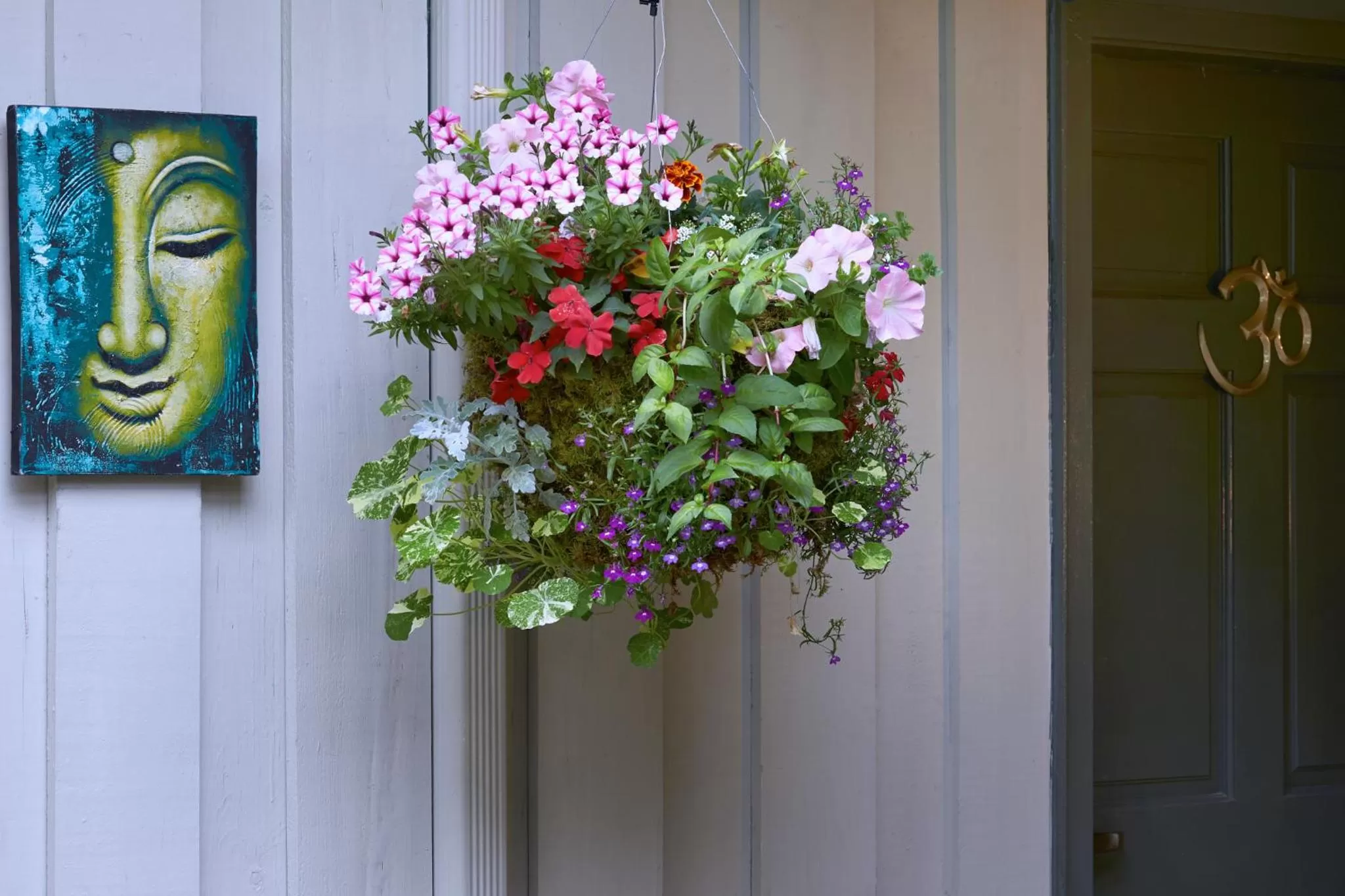 Facade/entrance in Hedgerow House