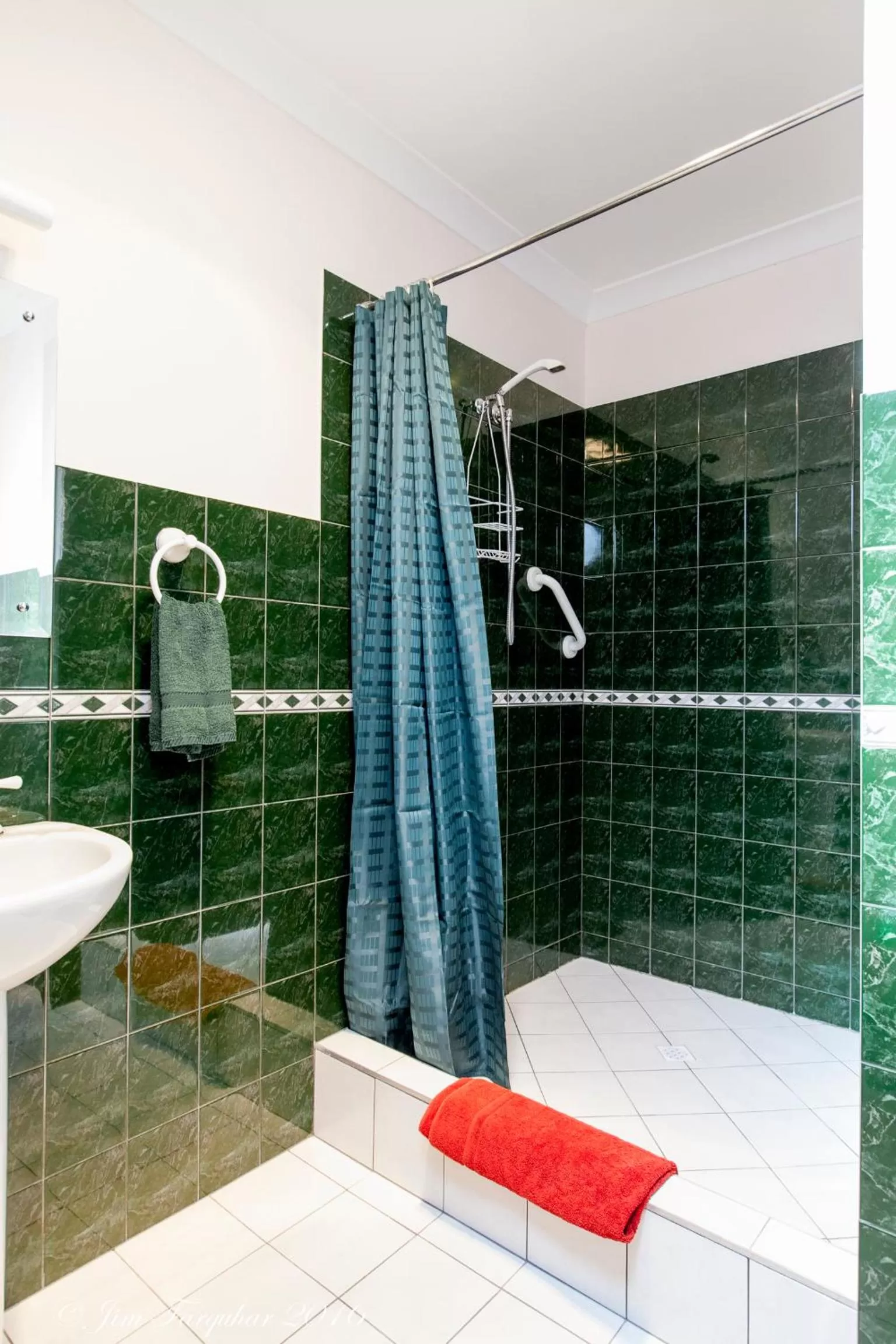 Shower, Bathroom in Aarn House B&B Airport Accommodation