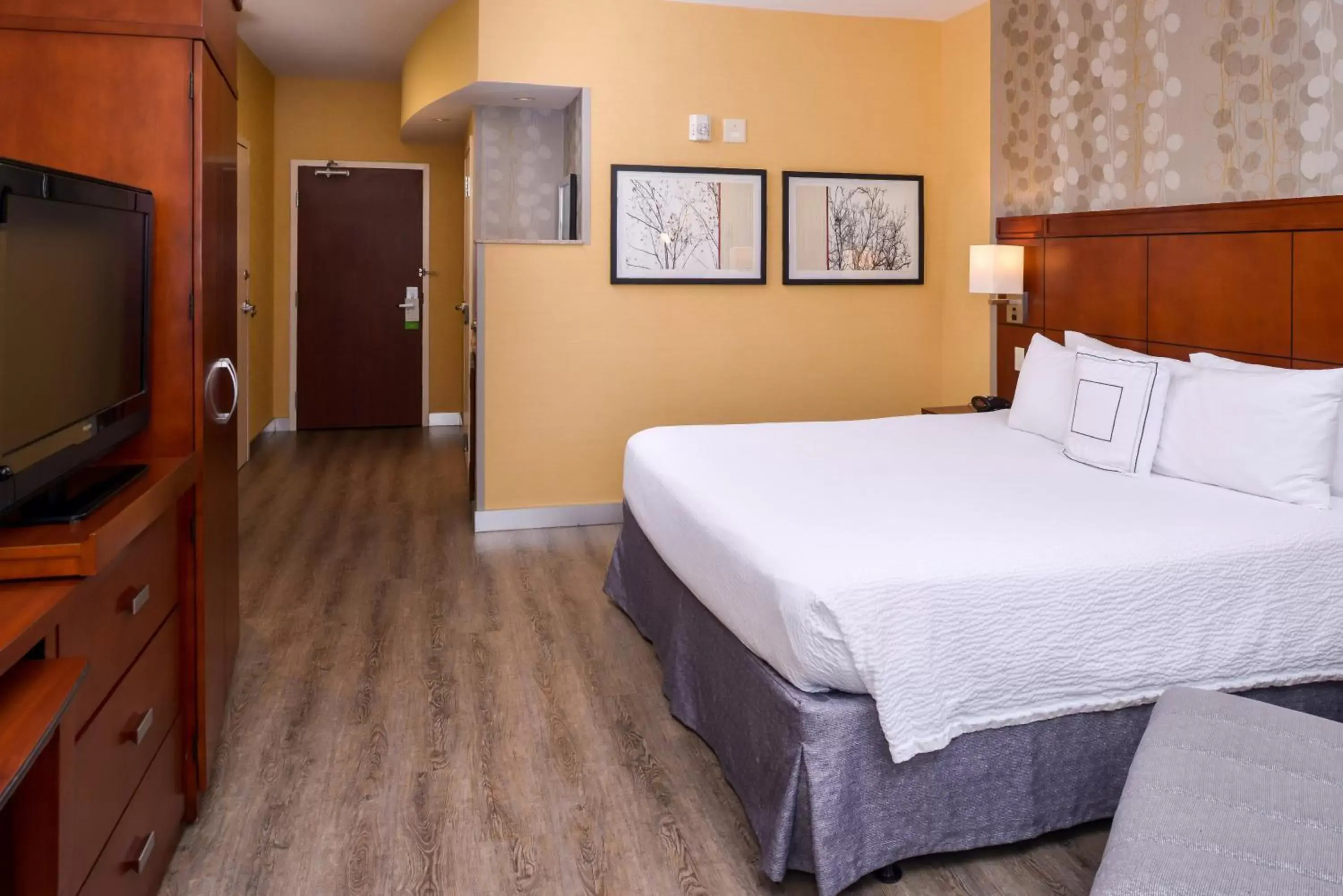 King Room in Courtyard by Marriott Victorville Hesperia King Room in Courtyard by Marriott Victorville Hesperia