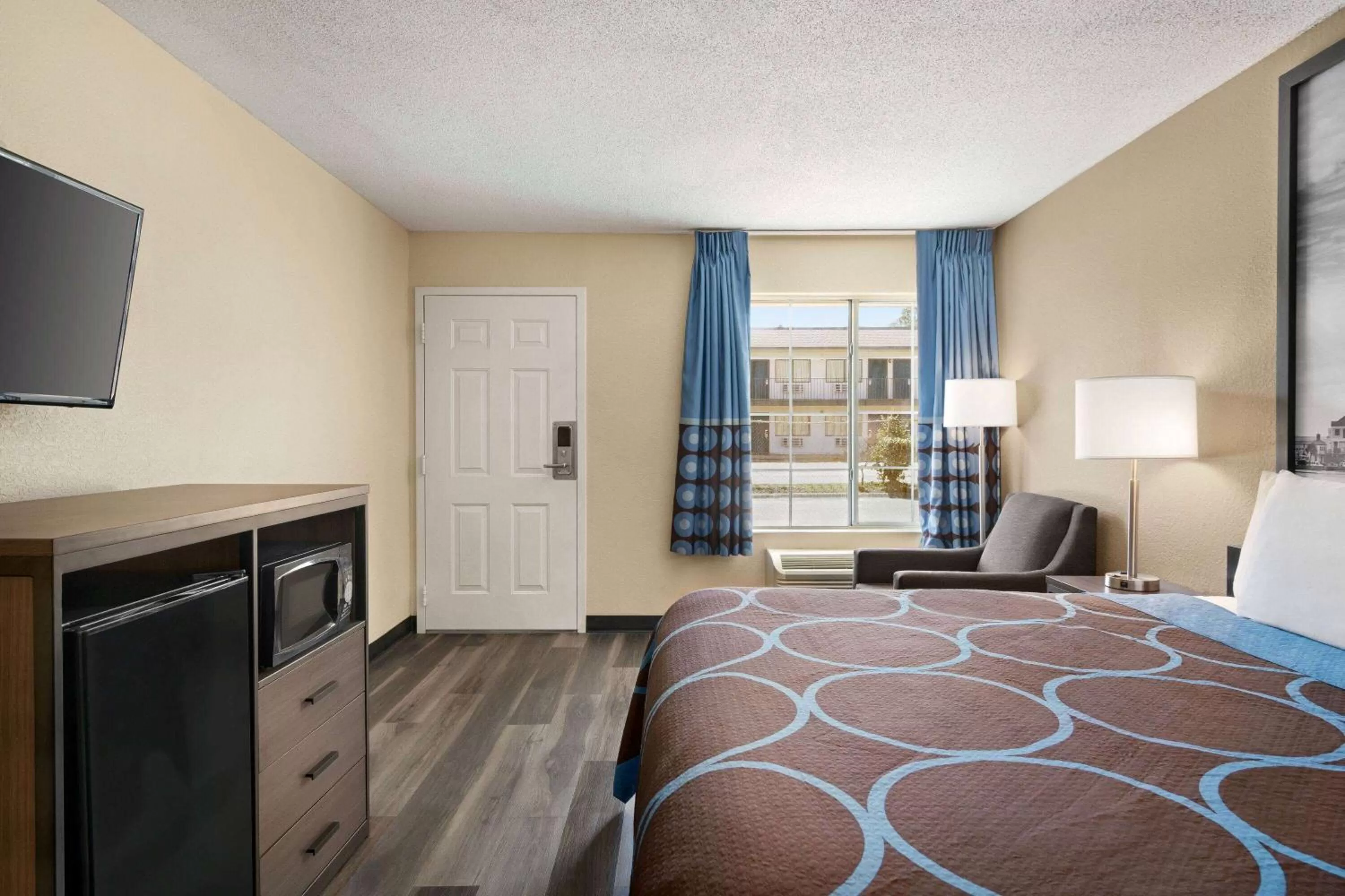 Bedroom, Bed in Super 8 by Wyndham Gulfport Airport NW Near Biloxi
