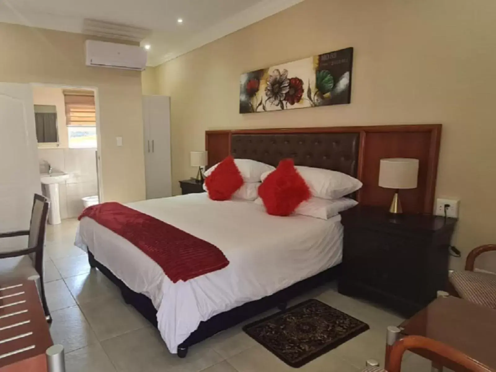 Deluxe King Room - single occupancy in Benoni N12 Hotel Deluxe King Room - single occupancy in Benoni N12 Hotel
