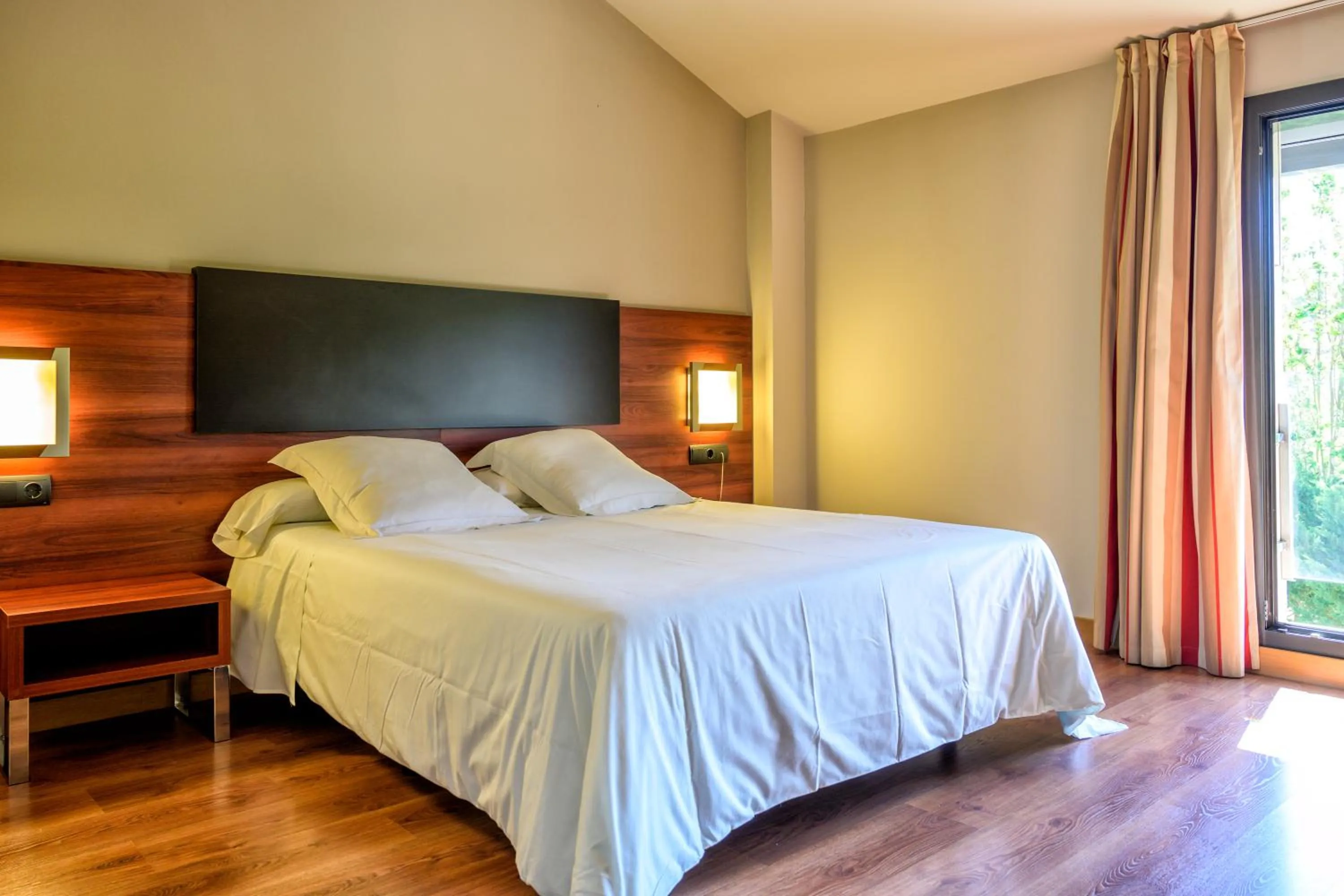 Bed in Hotel Restaurante El Valles 4 ESTRELLAS