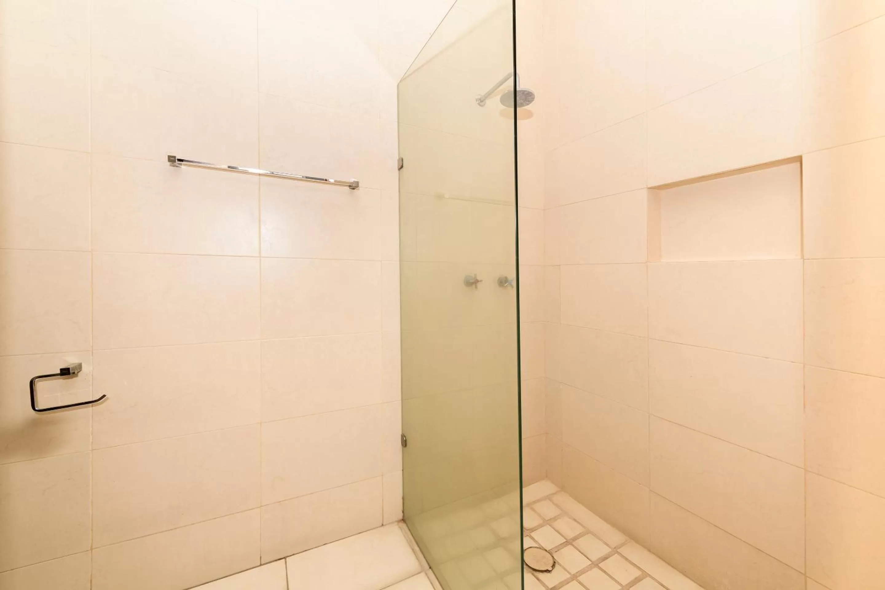 Shower in JM Ejecutivo Celaya,Centro Histórico