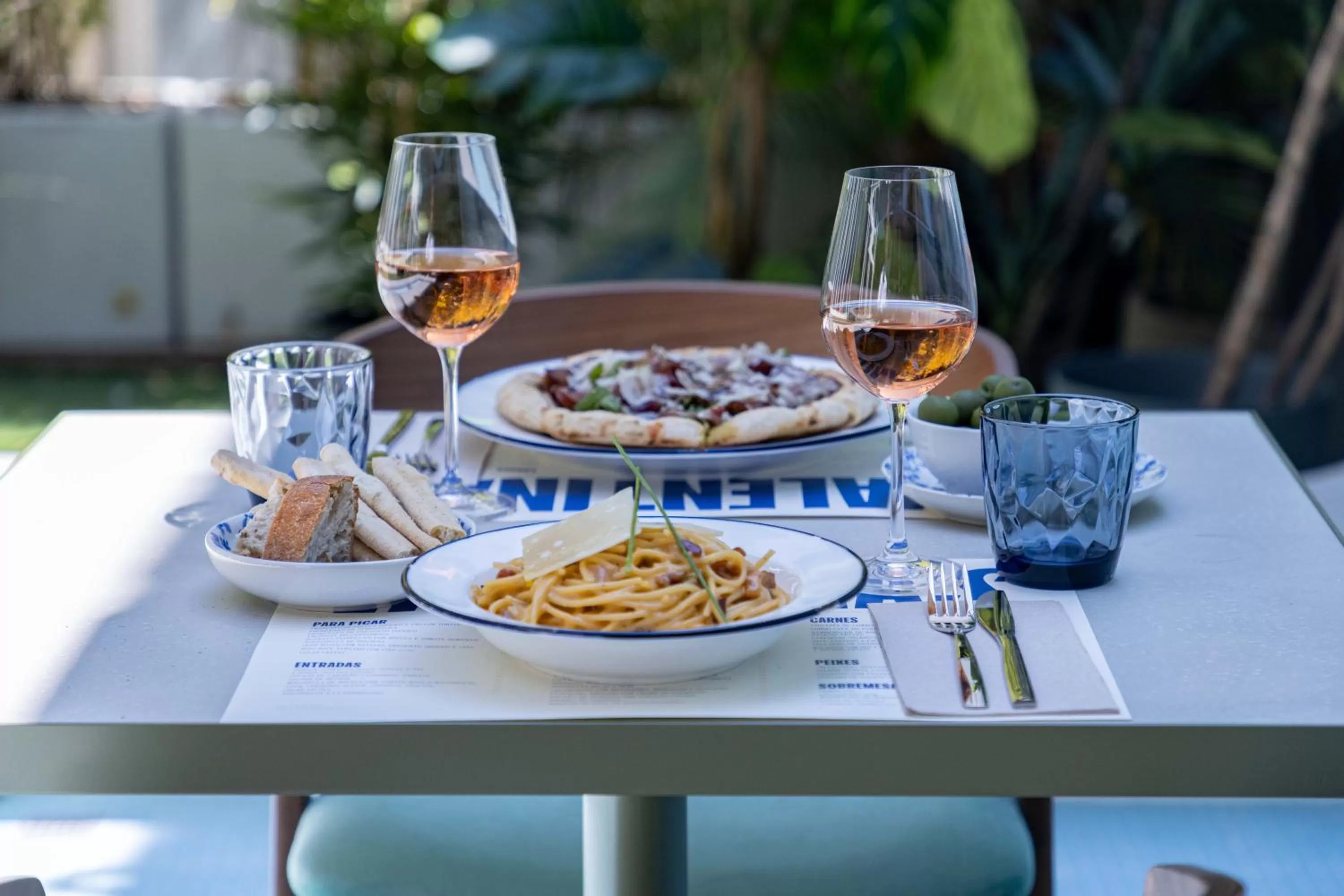 Restaurant/places to eat in chic&basic Gravity