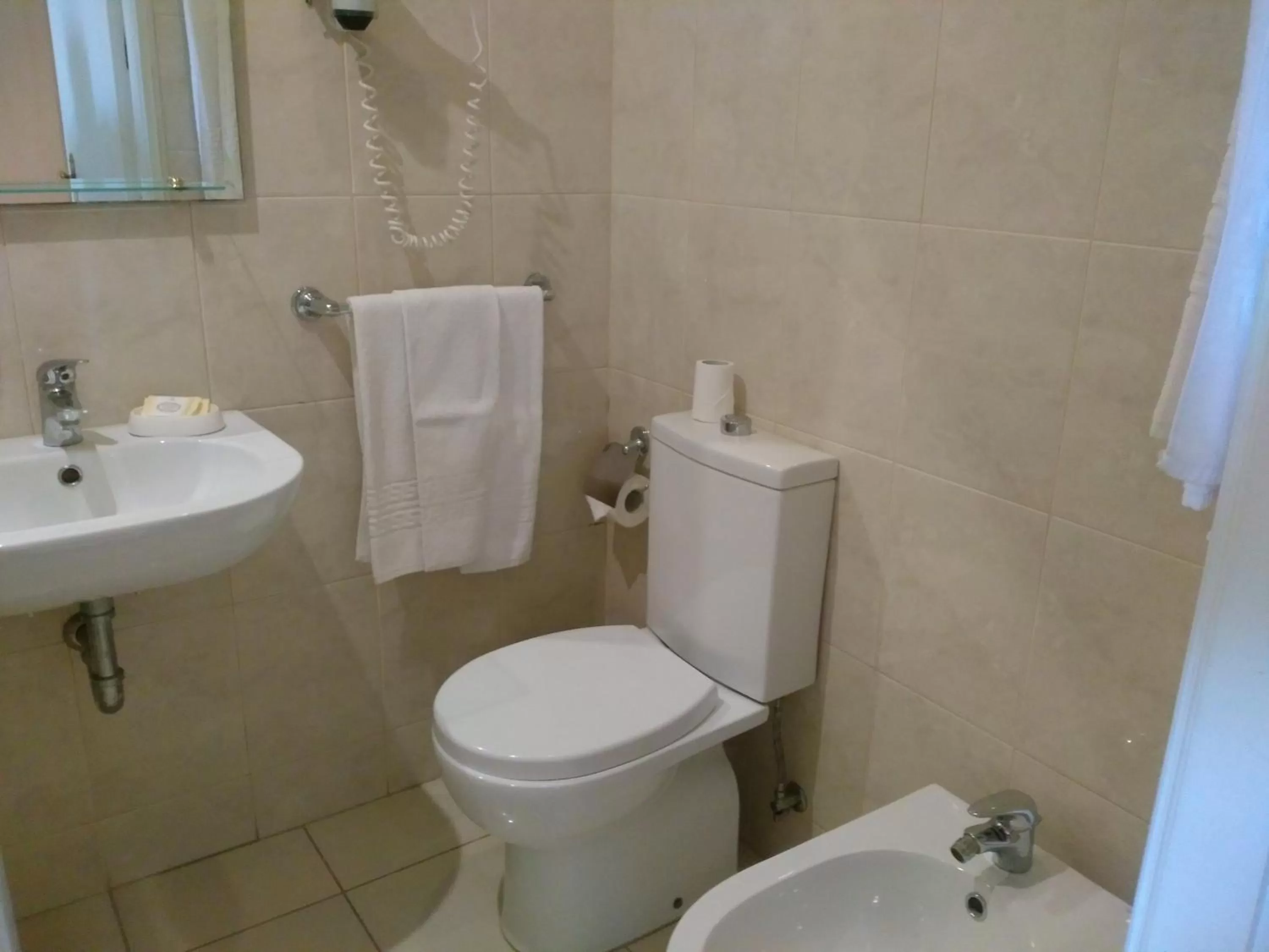 Toilet in Hotel Mira D'Aire