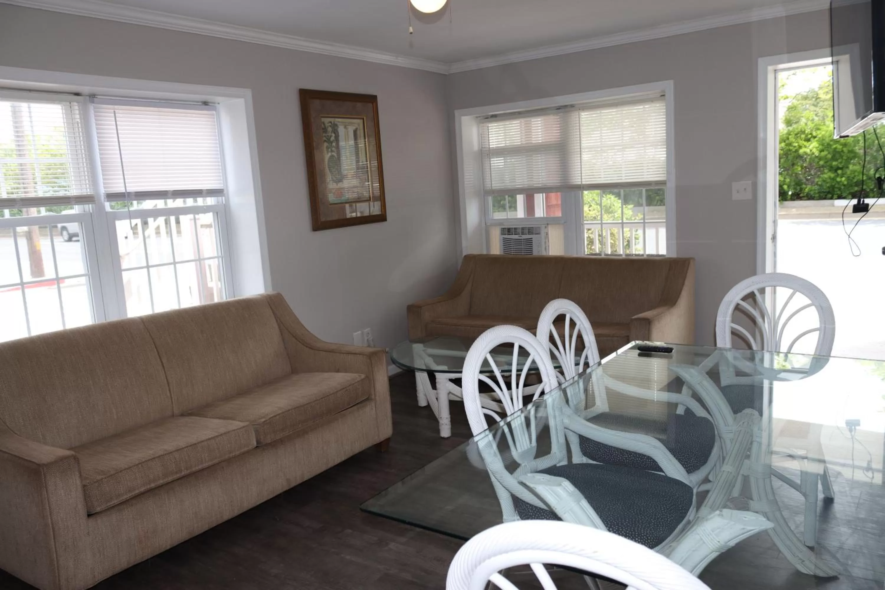 Living room in The Burgundy Inn Hotel and Apartments