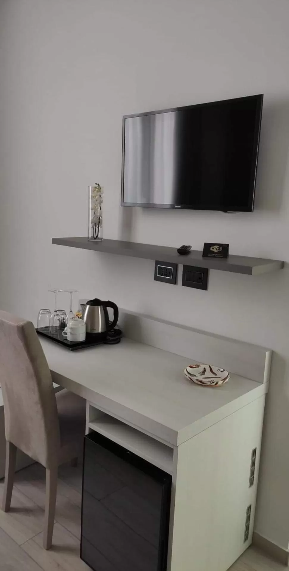 TV and multimedia in Thalya Luxury Rooms