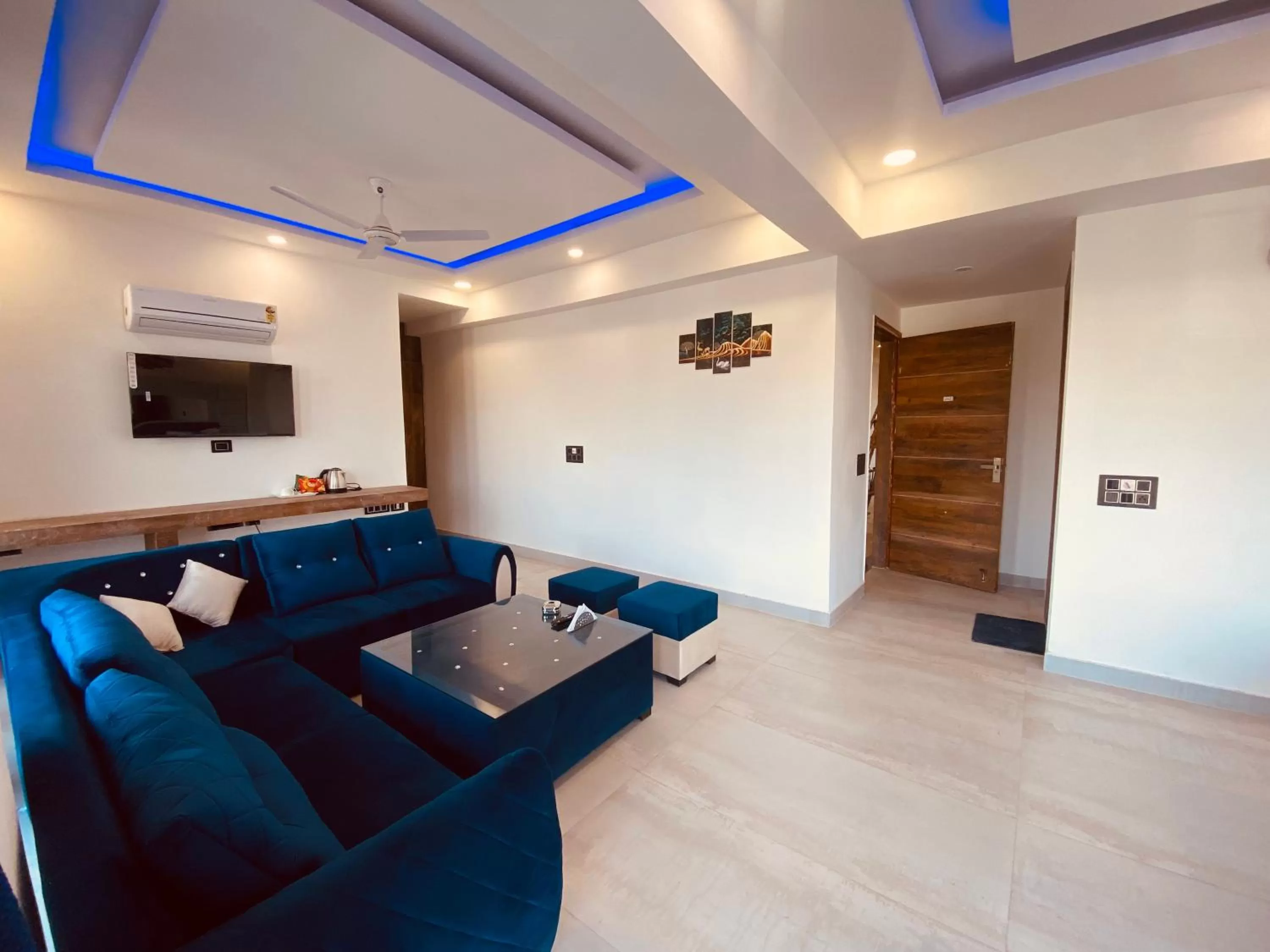 Seating Area in The Metro Stay By F9 Hotels-Near Sector 18 Metro Station Noida