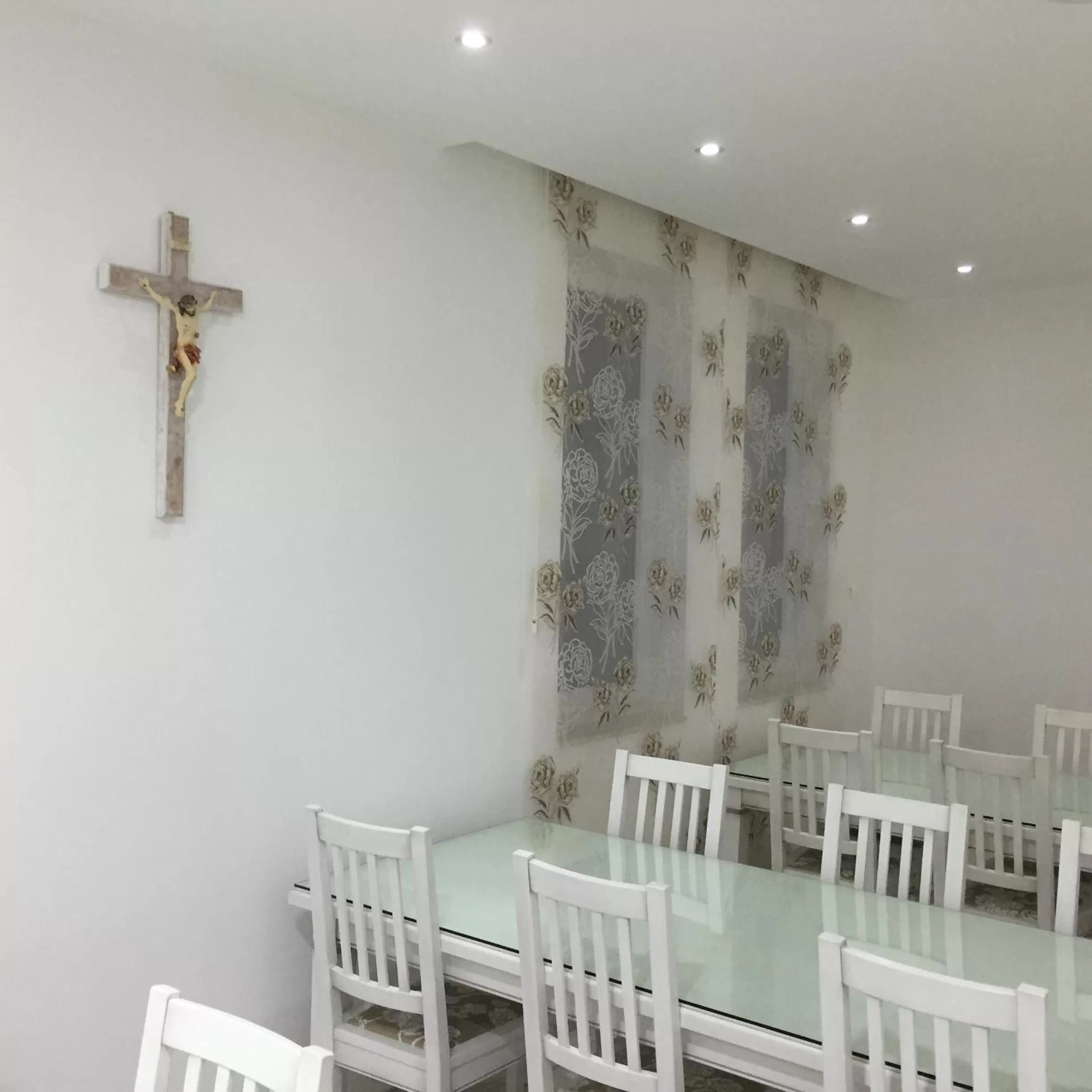 Restaurant/places to eat in Villa Flowers