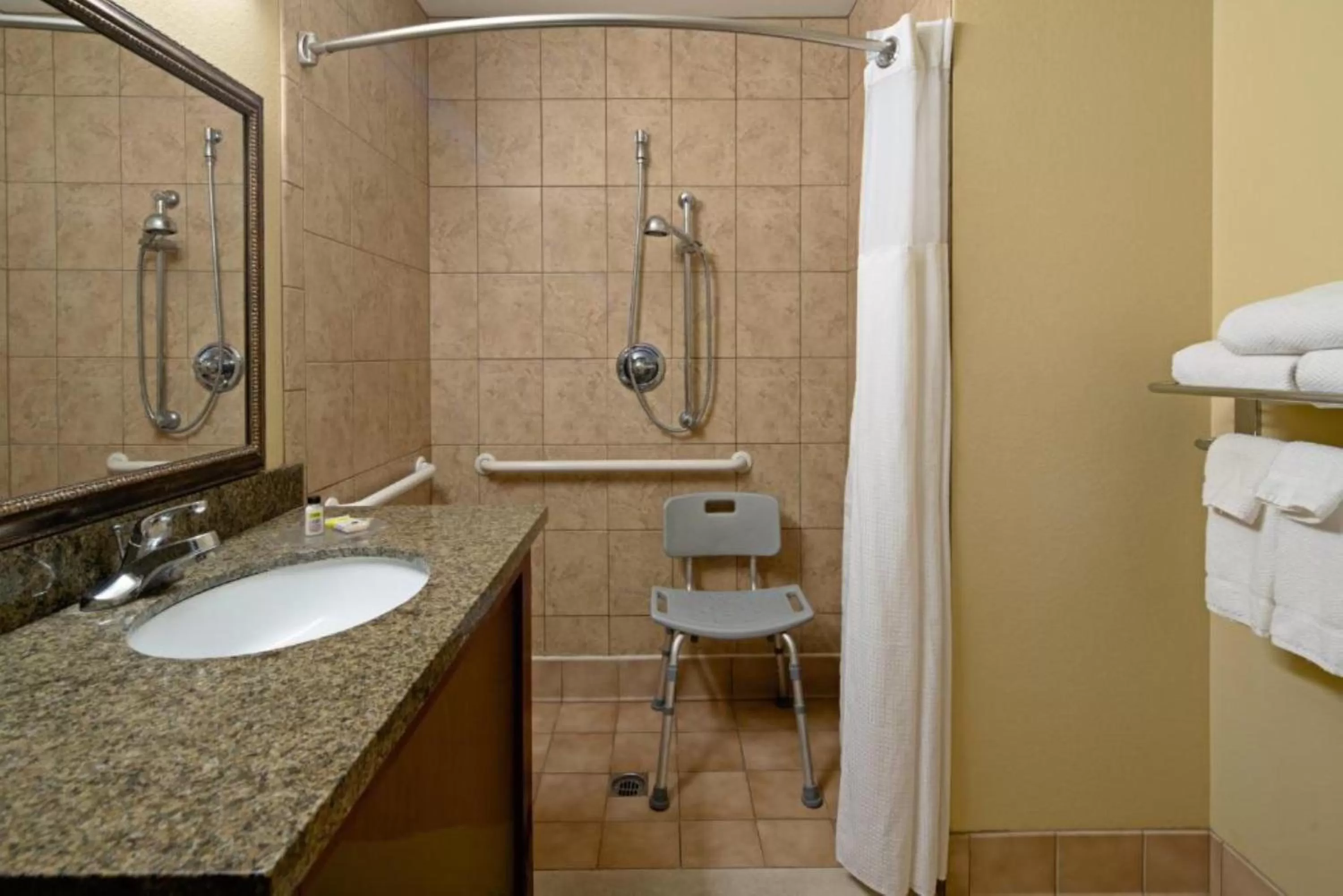Double Room - Mobility Access with Roll-in Shower in Staybridge Suites Palmdale, an IHG Hotel