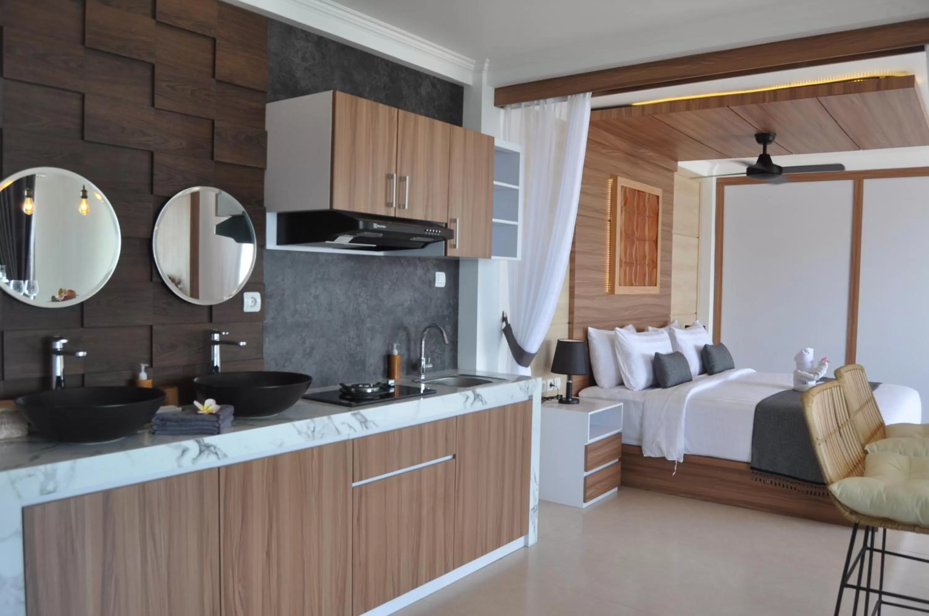 Kitchen or kitchenette, Bed in SUITE OCEAN BLUE