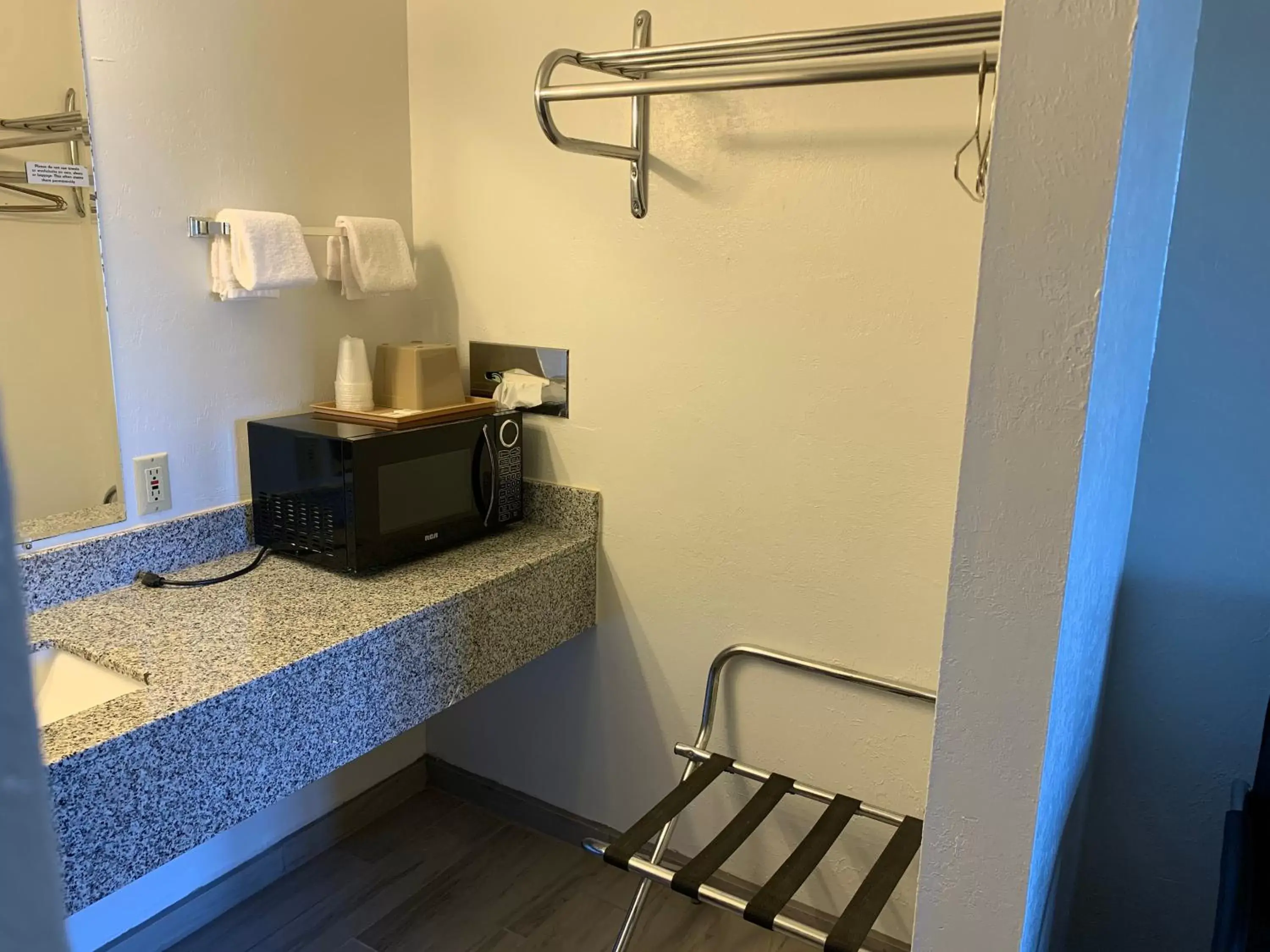 Double Room with Two Double Beds - Non-Smoking in Landmark Inn Double Room with Two Double Beds - Non-Smoking in Landmark Inn