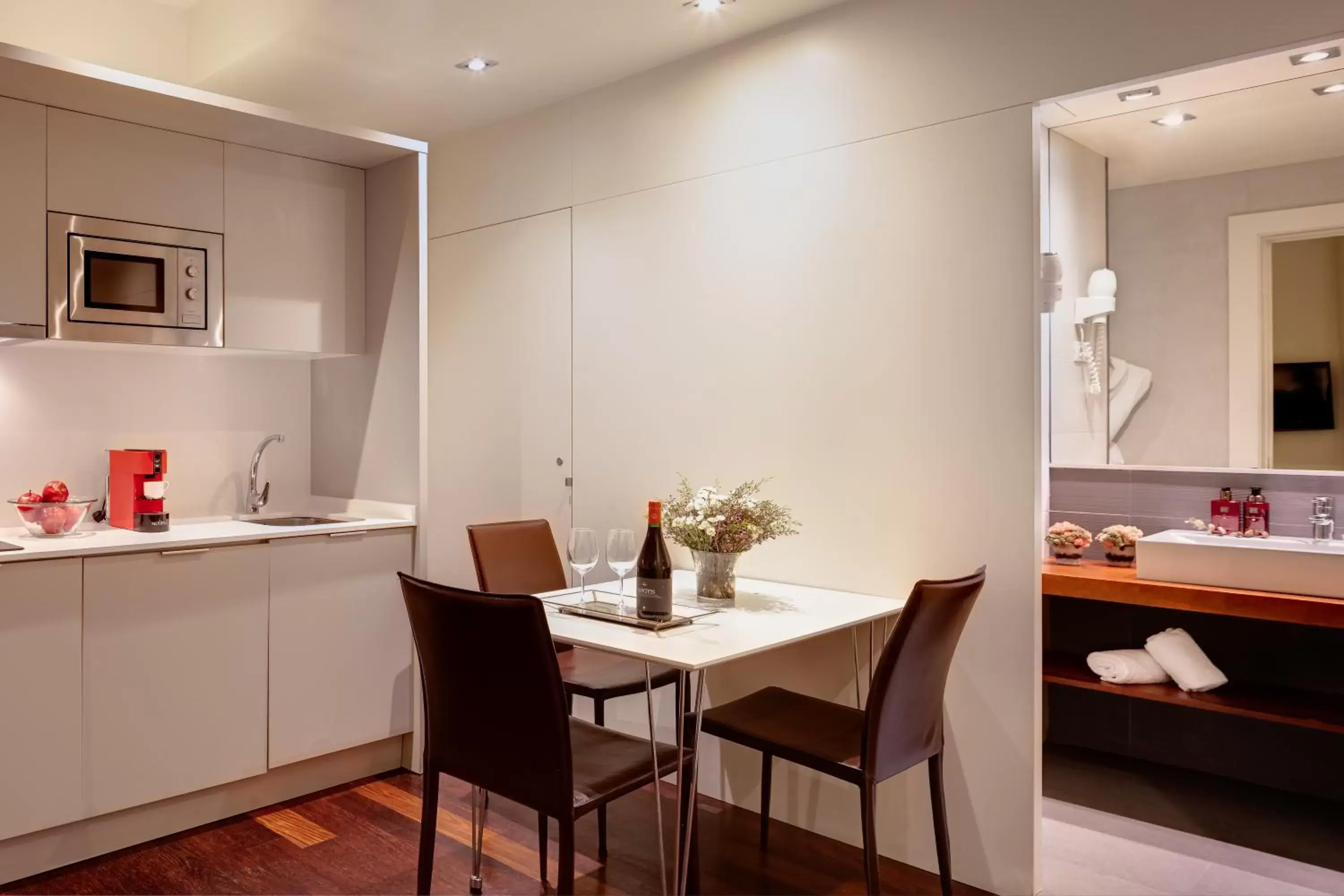 Standard Interior Room no-views in Duquesa Suites Barcelona Standard Interior Room no-views in Duquesa Suites Barcelona