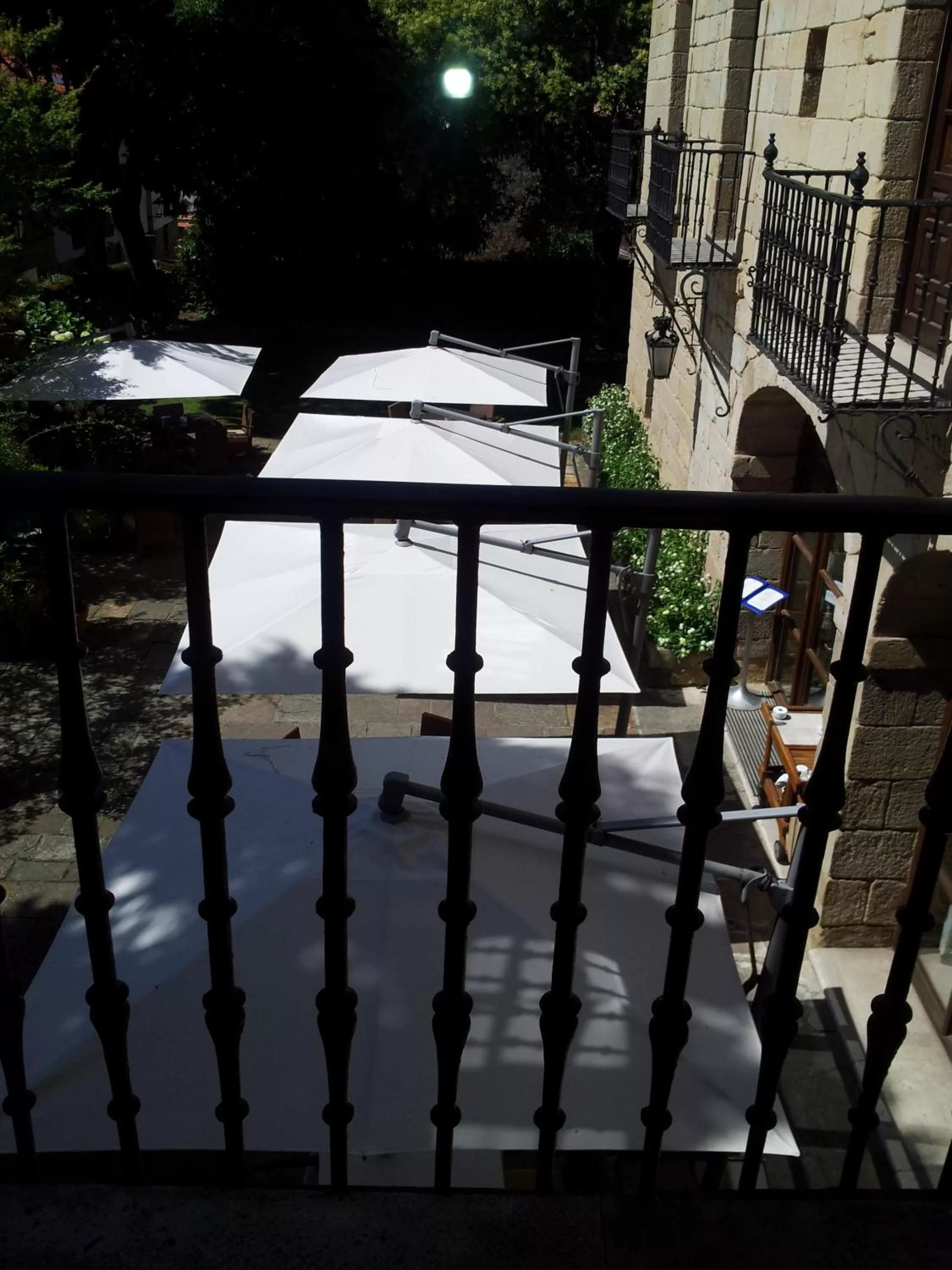 Toilet in Parador de Santillana Gil Blas