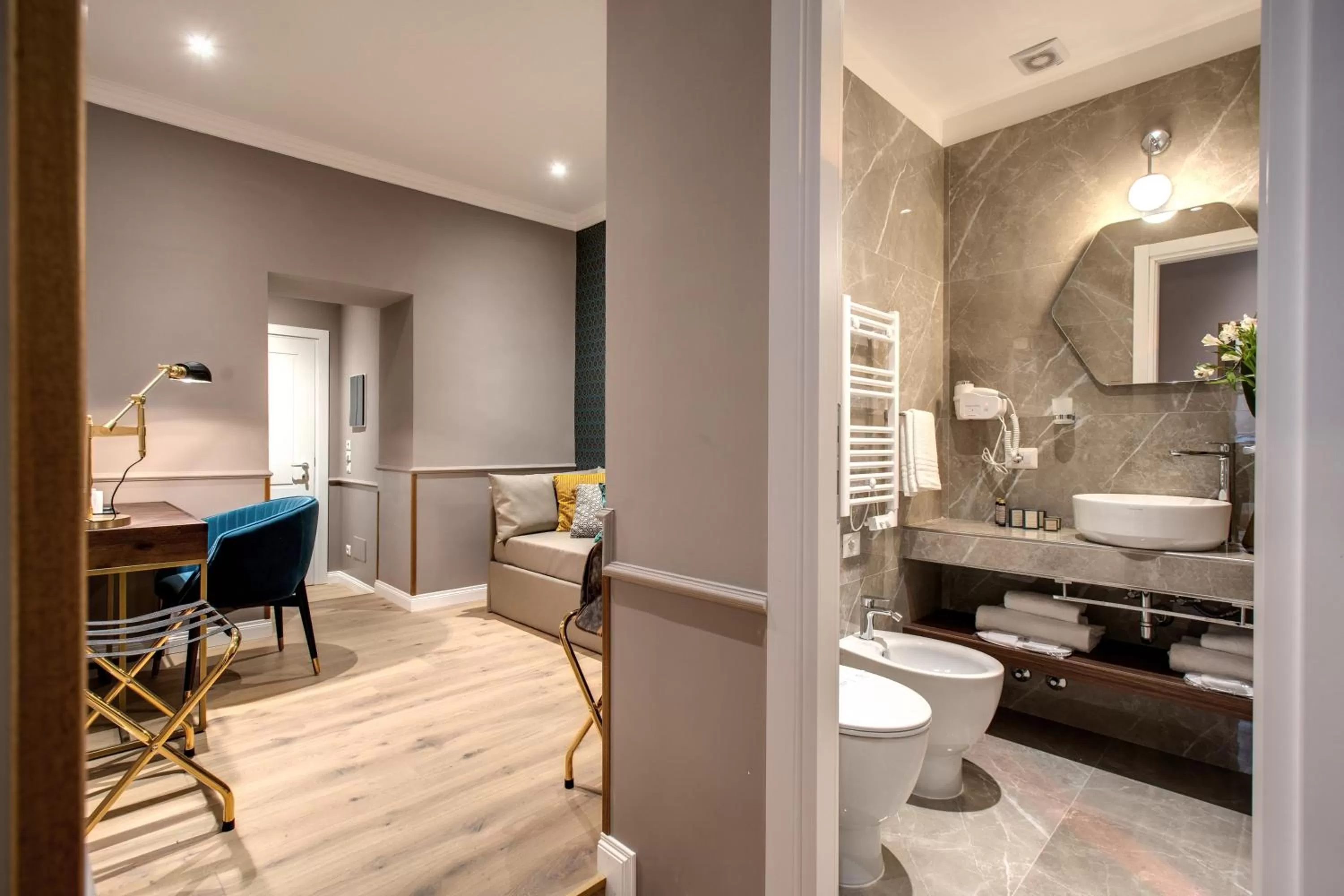 Bed in Tree Charme Parliament Boutique Hotel