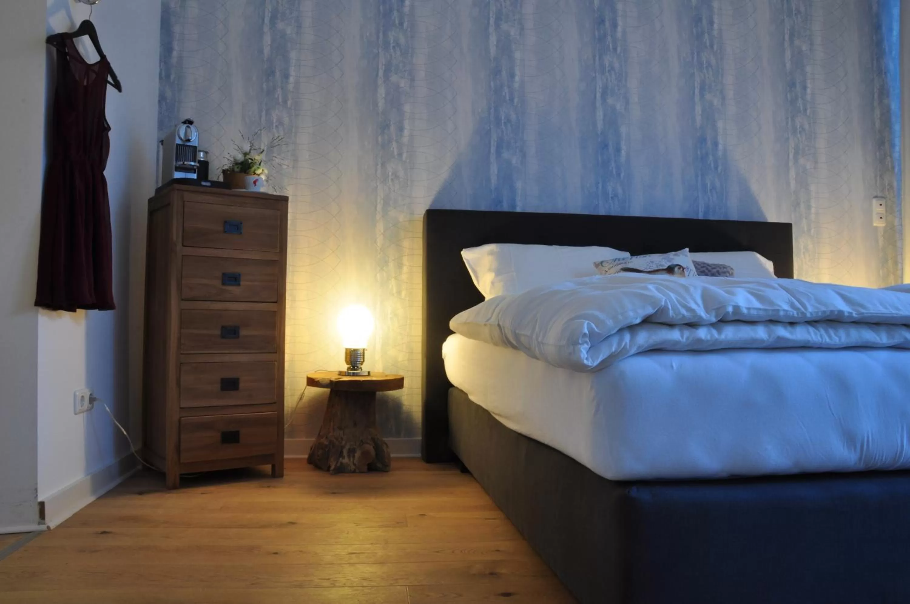 Photo of the whole room, Bed in Six! Eat Work Sleep