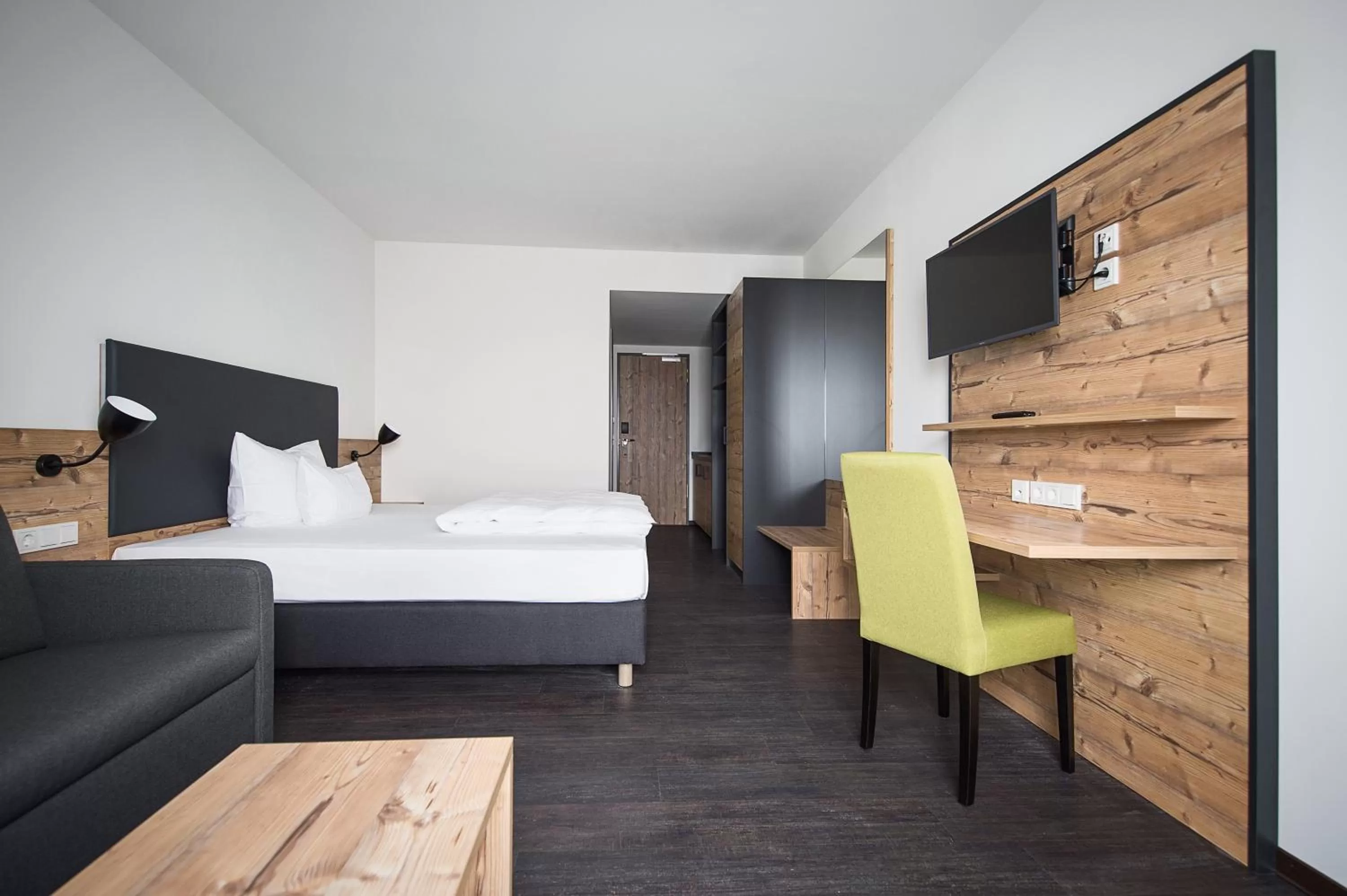 Photo of the whole room, Bed in Alb Inn - Hotel & Apartments