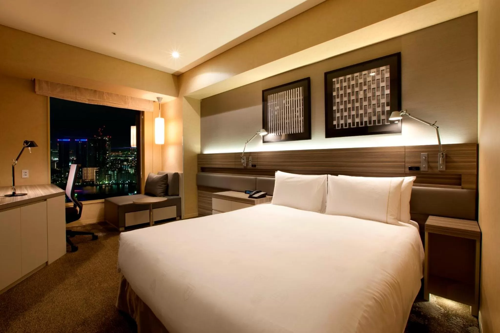 Photo of the whole room, Bed in The Royal Park Hotel Iconic Tokyo Shiodome