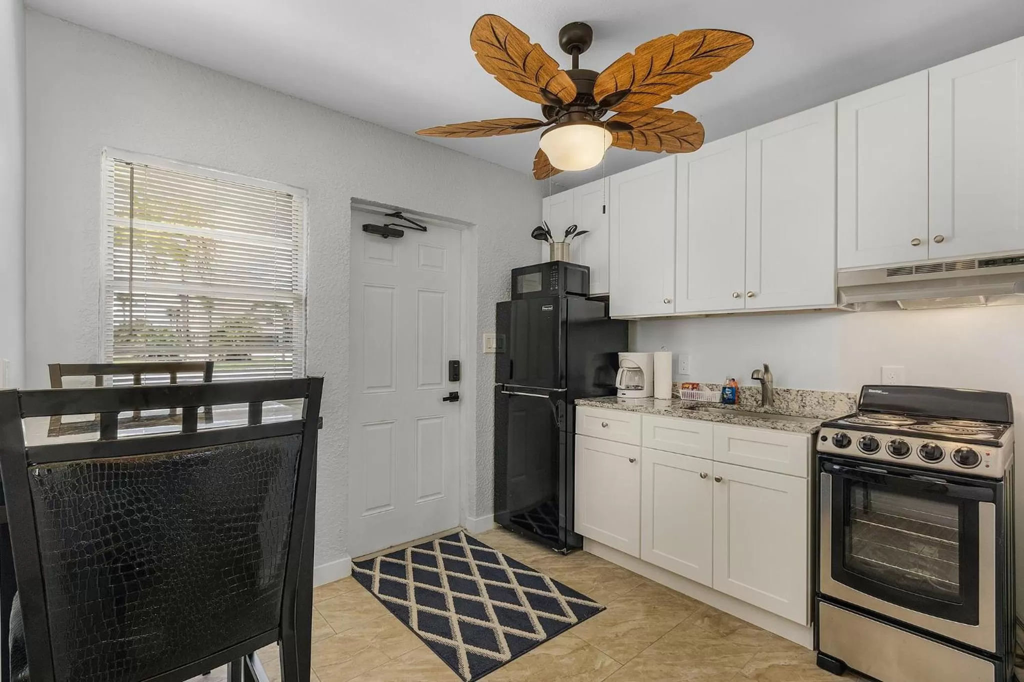 Kitchen or kitchenette in Matlacha on Shoreview