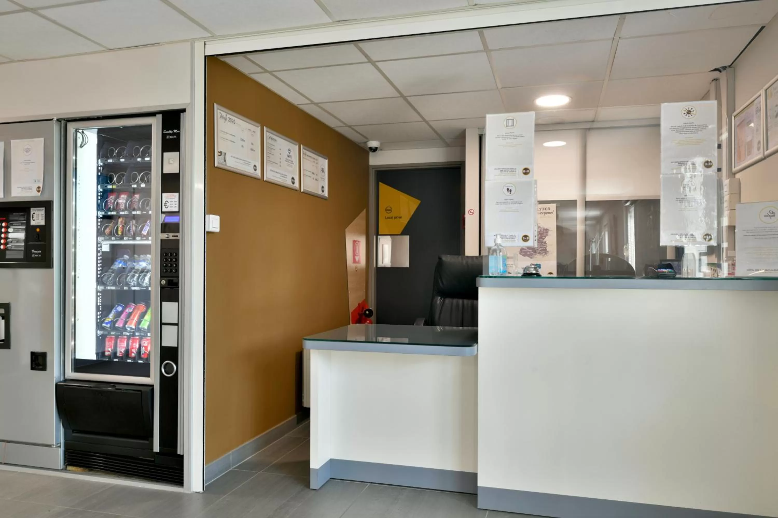 Lobby or reception in B&B HOTEL Bollène