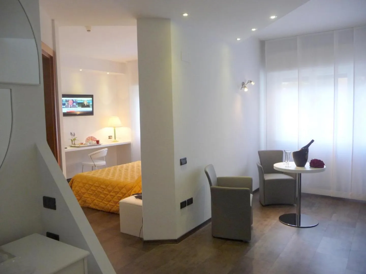 Bathroom, Bed in Hotel Cristallo