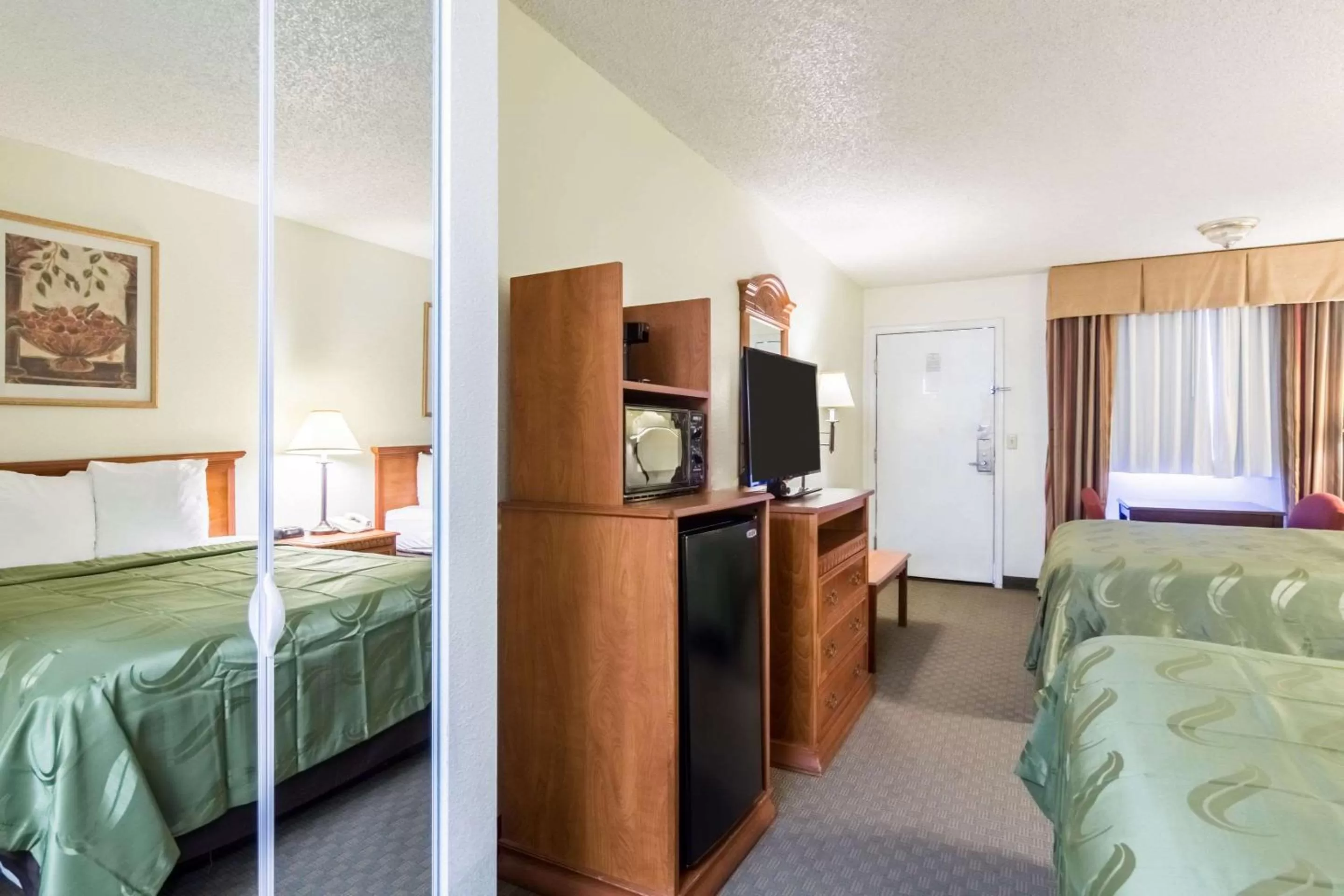 Photo of the whole room, Bed in Quality Inn & Suites Alma I-40