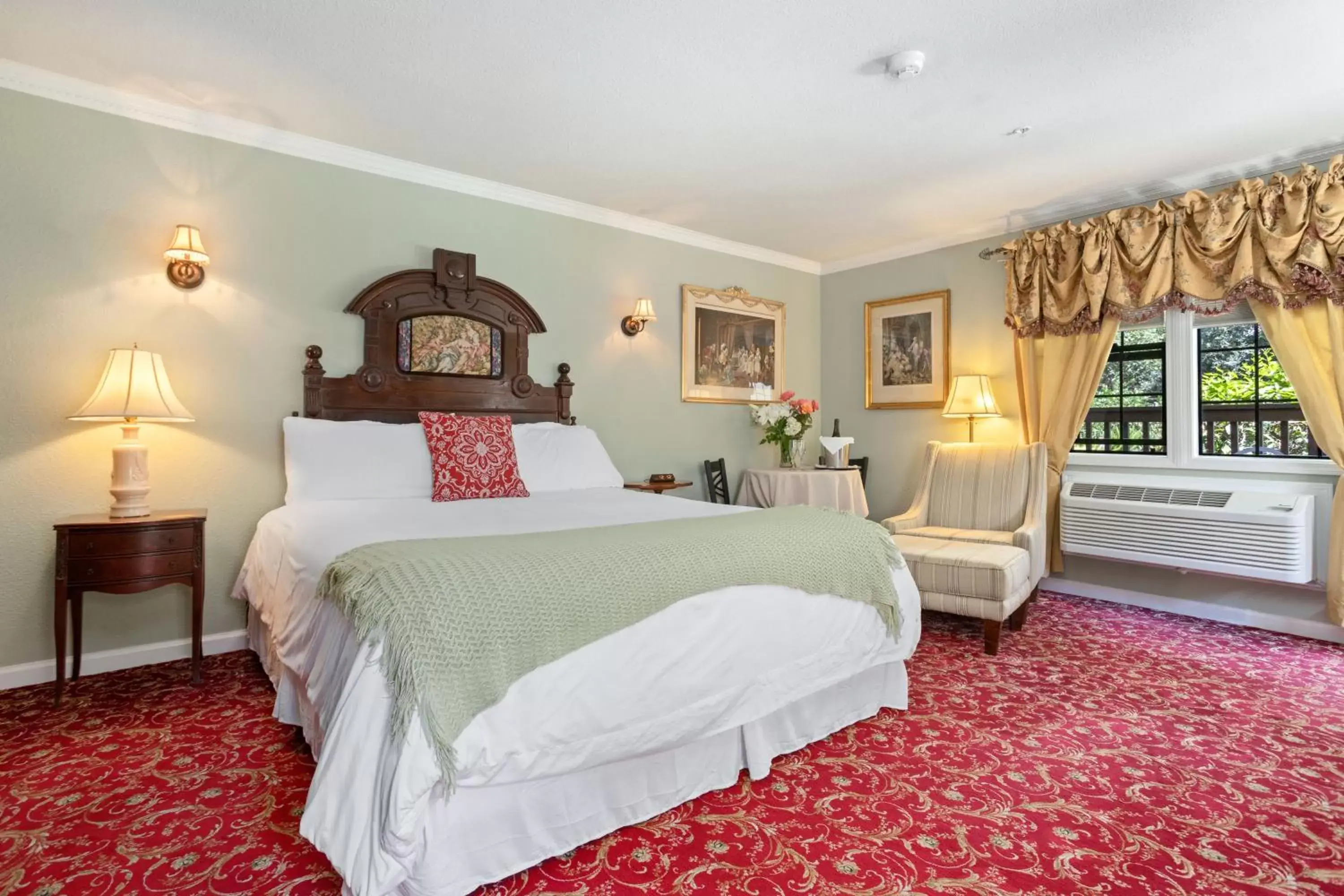 King Room with Spa Bath in Candlelight Inn Napa Valley King Room with Spa Bath in Candlelight Inn Napa Valley