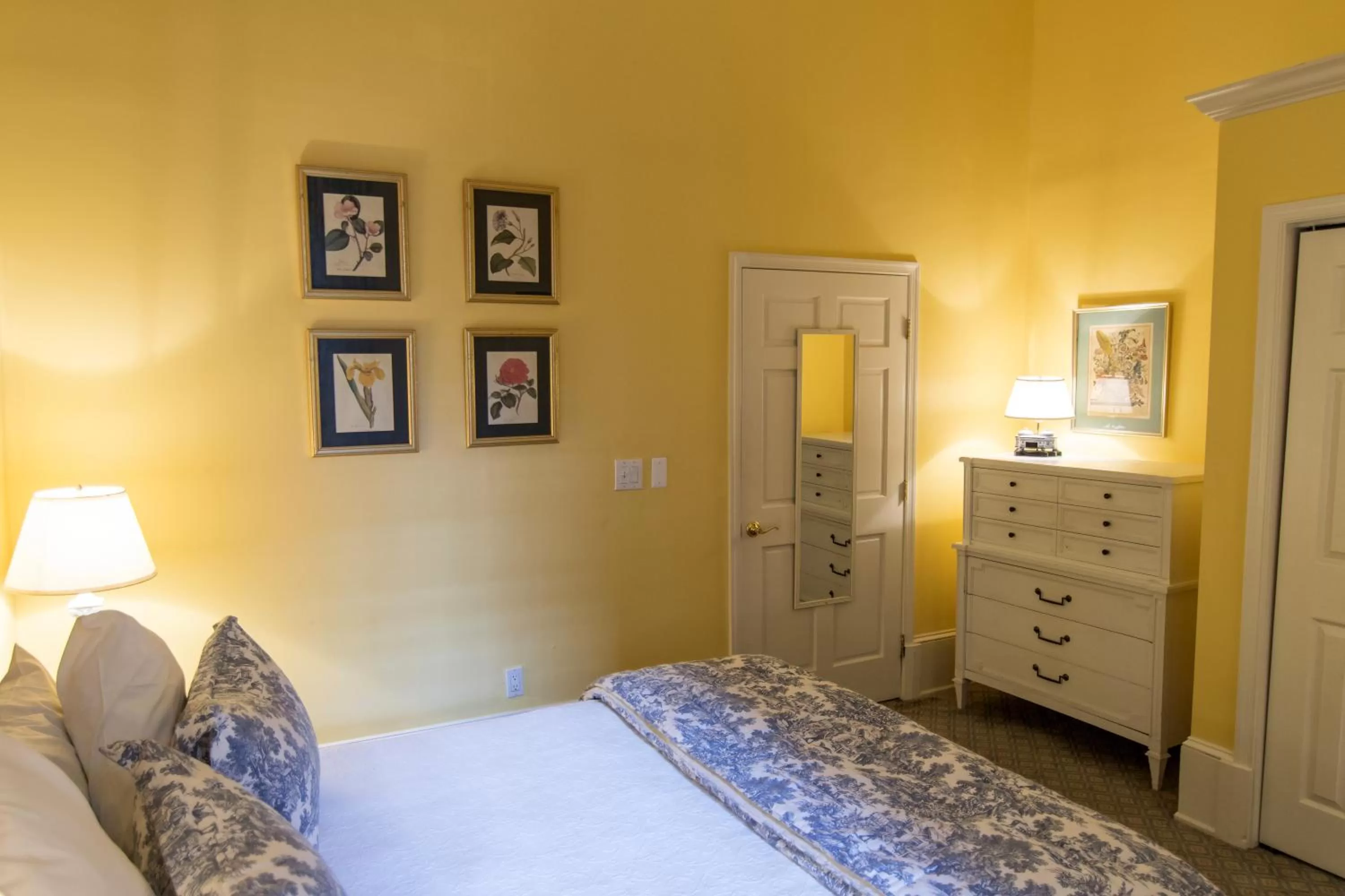 Bedroom, Bed in La Reserve Bed and Breakfast