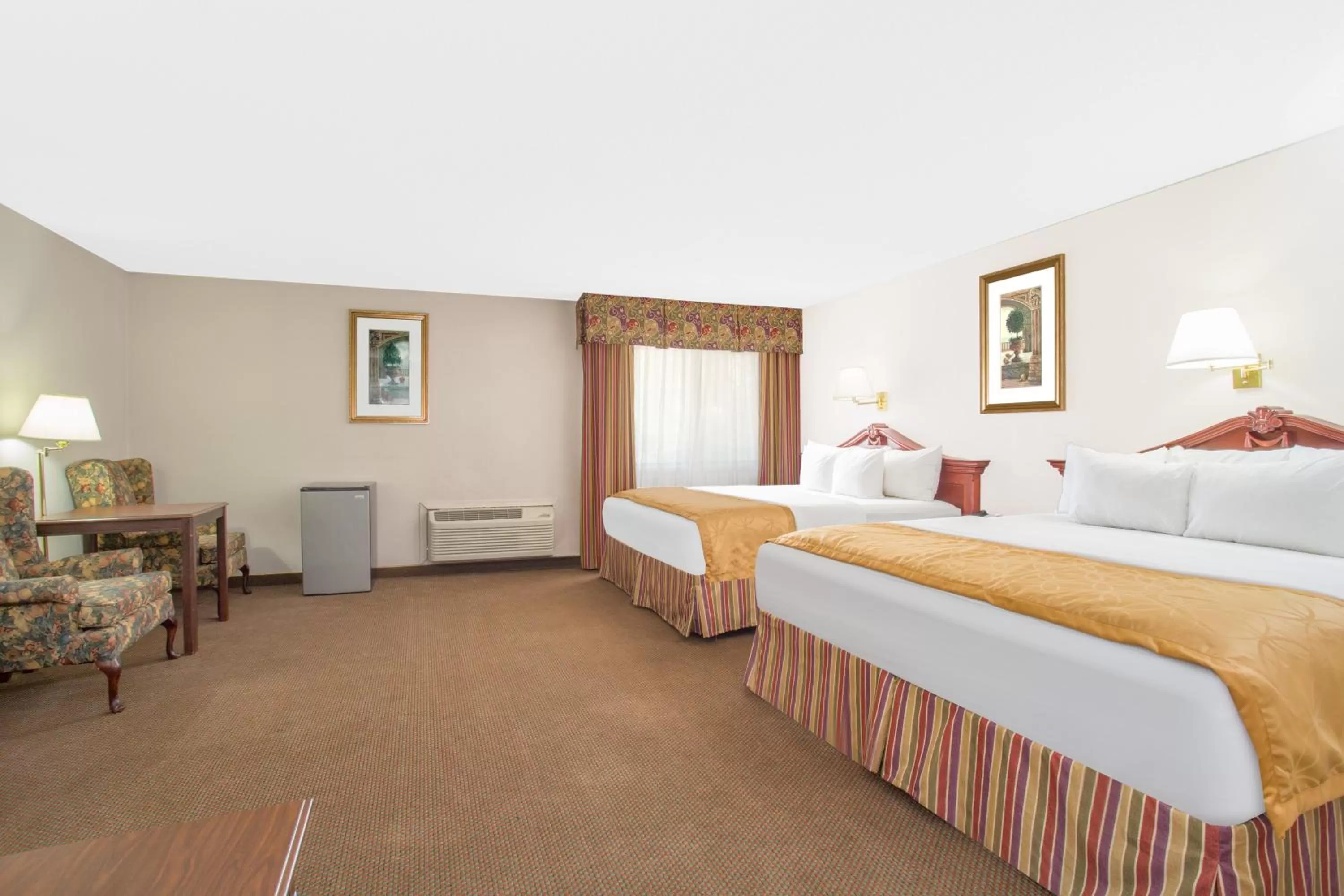 Bedroom, Bed in Days Inn & Suites by Wyndham Red Rock-Gallup