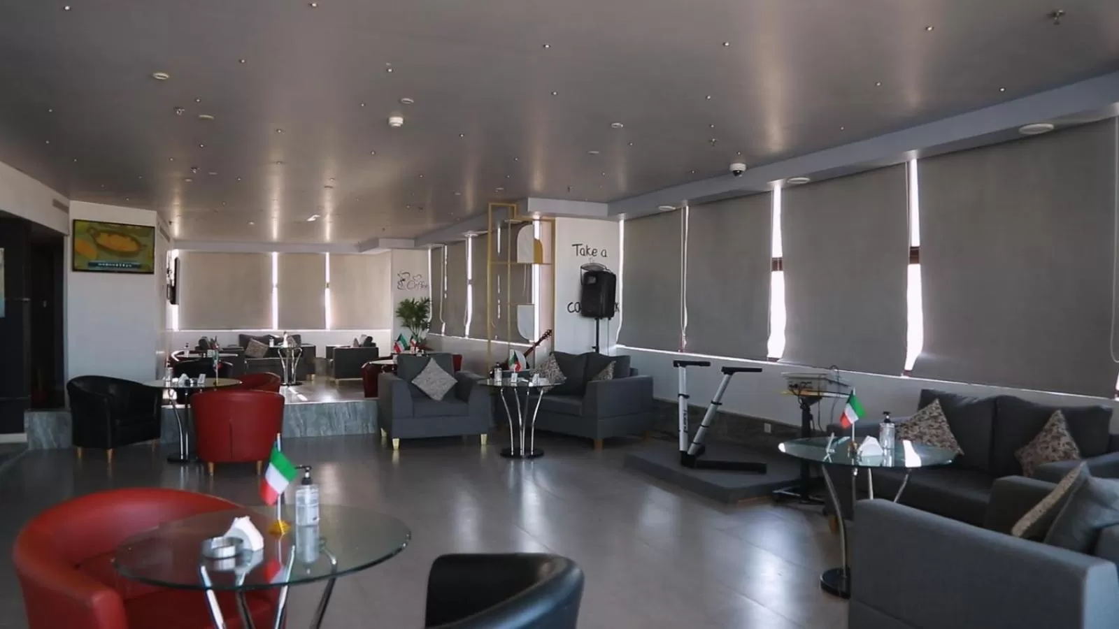 Restaurant/places to eat in Le Jazz Hotel