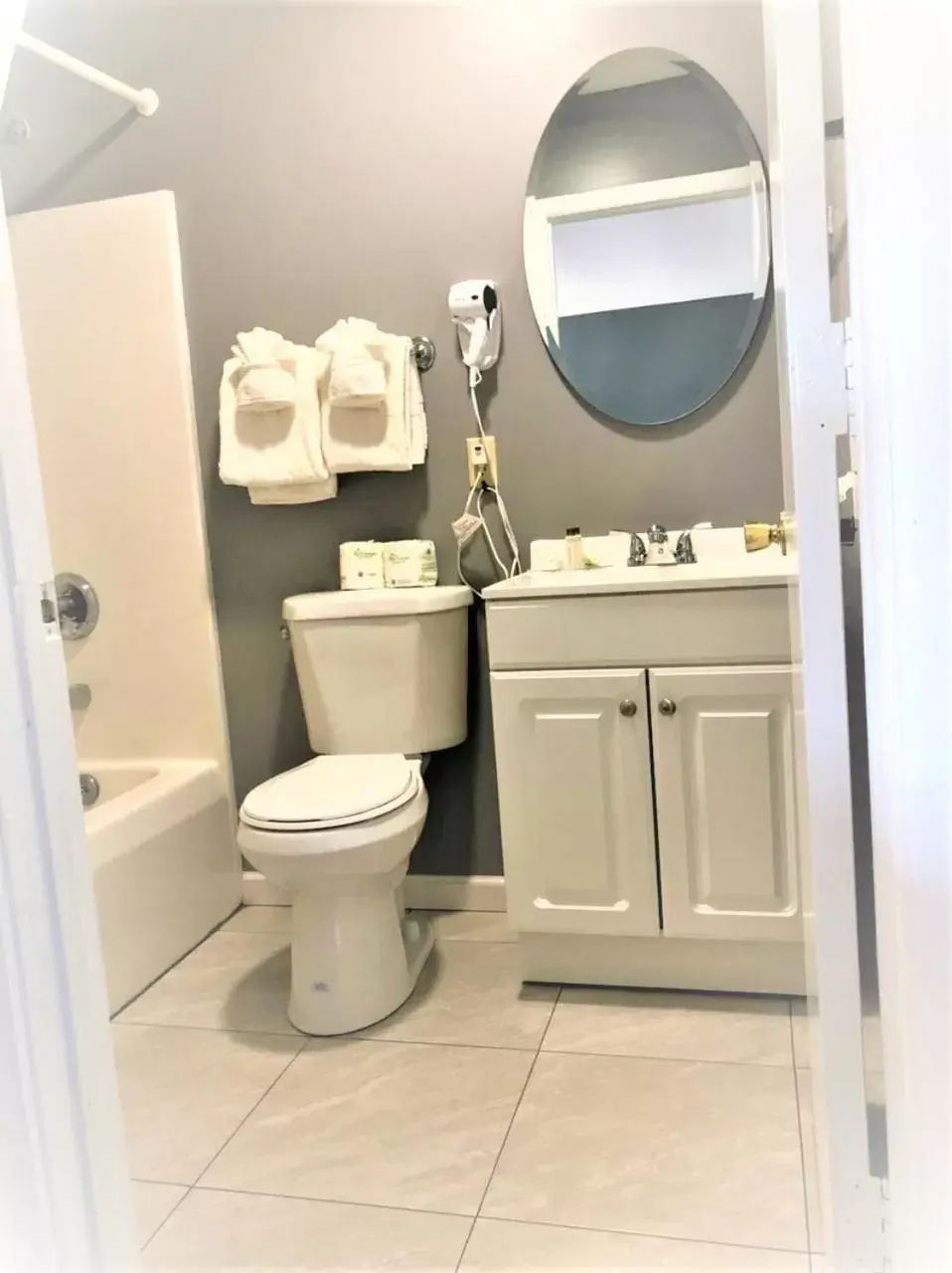 Deluxe King Room in Countryside Inn Richmondville Deluxe King Room in Countryside Inn Richmondville