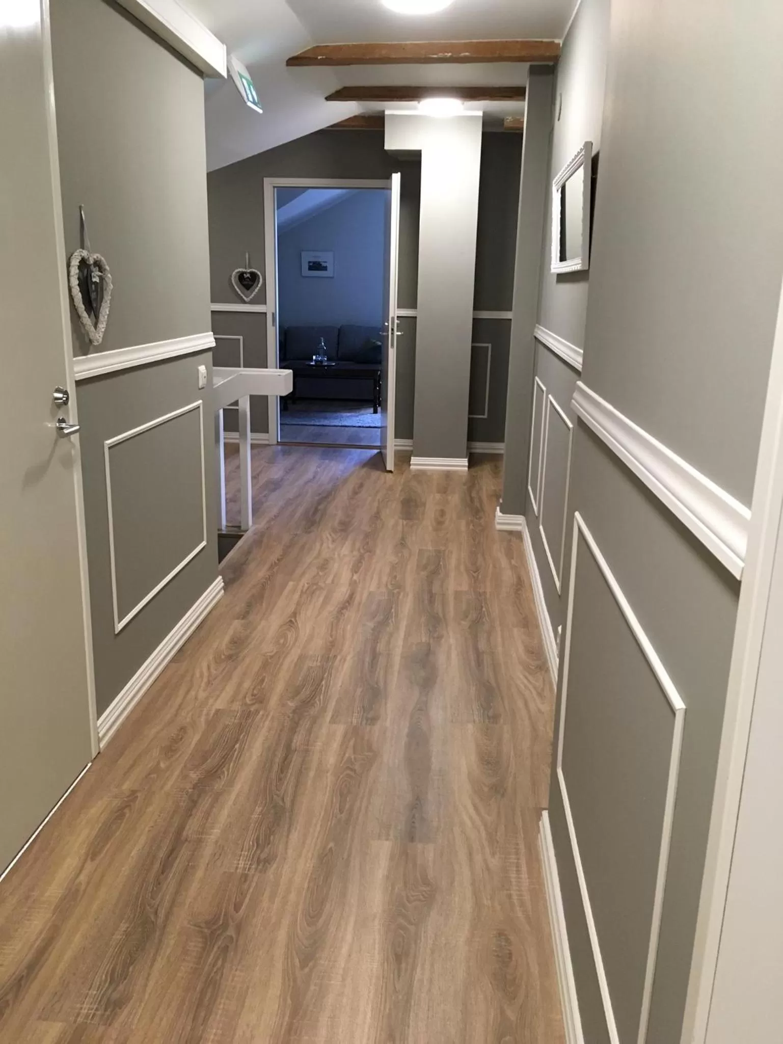 Area and facilities in Cafe-Restaurant & Hotel Saima