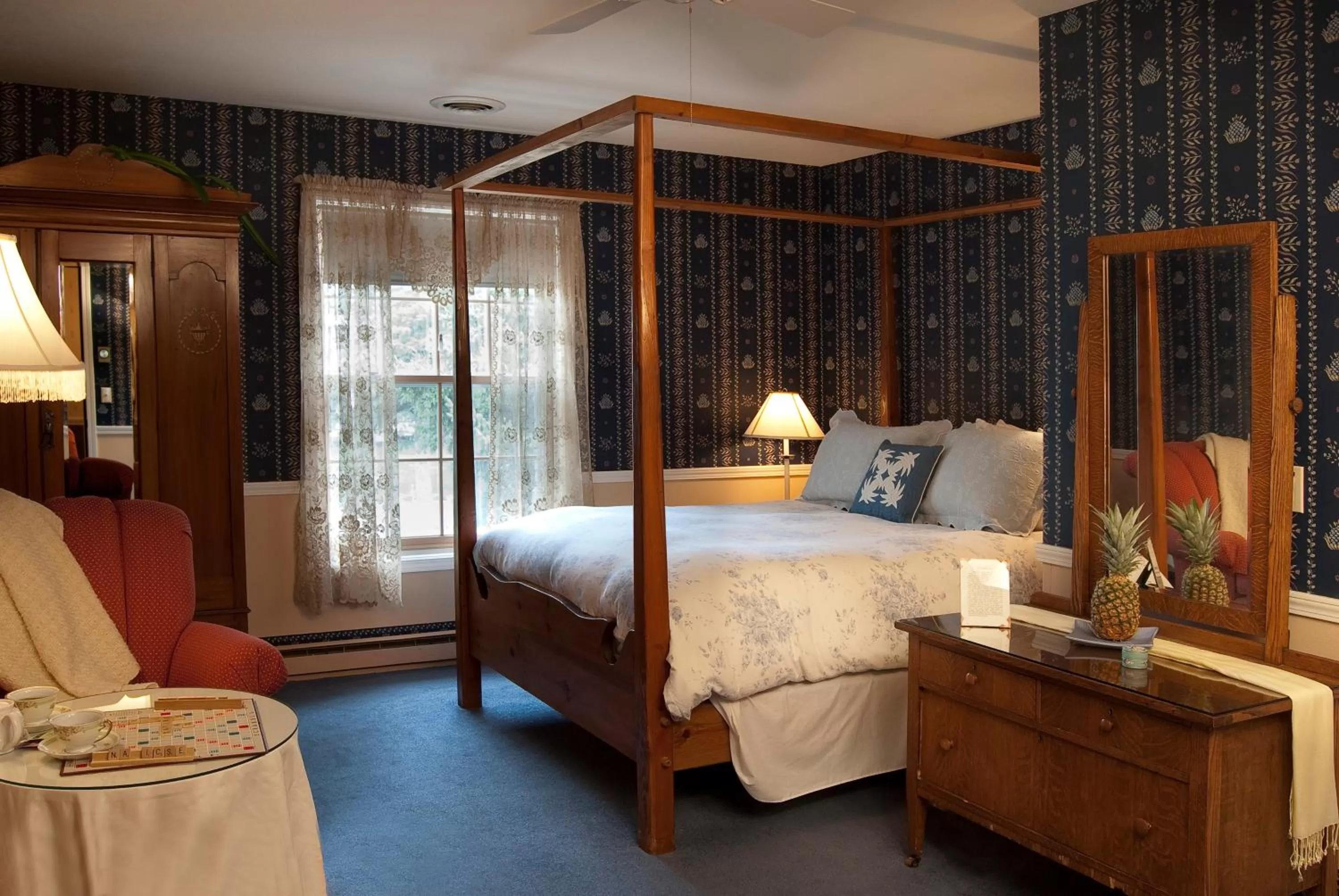 Photo of the whole room, Bed in Eagle Harbor Inn