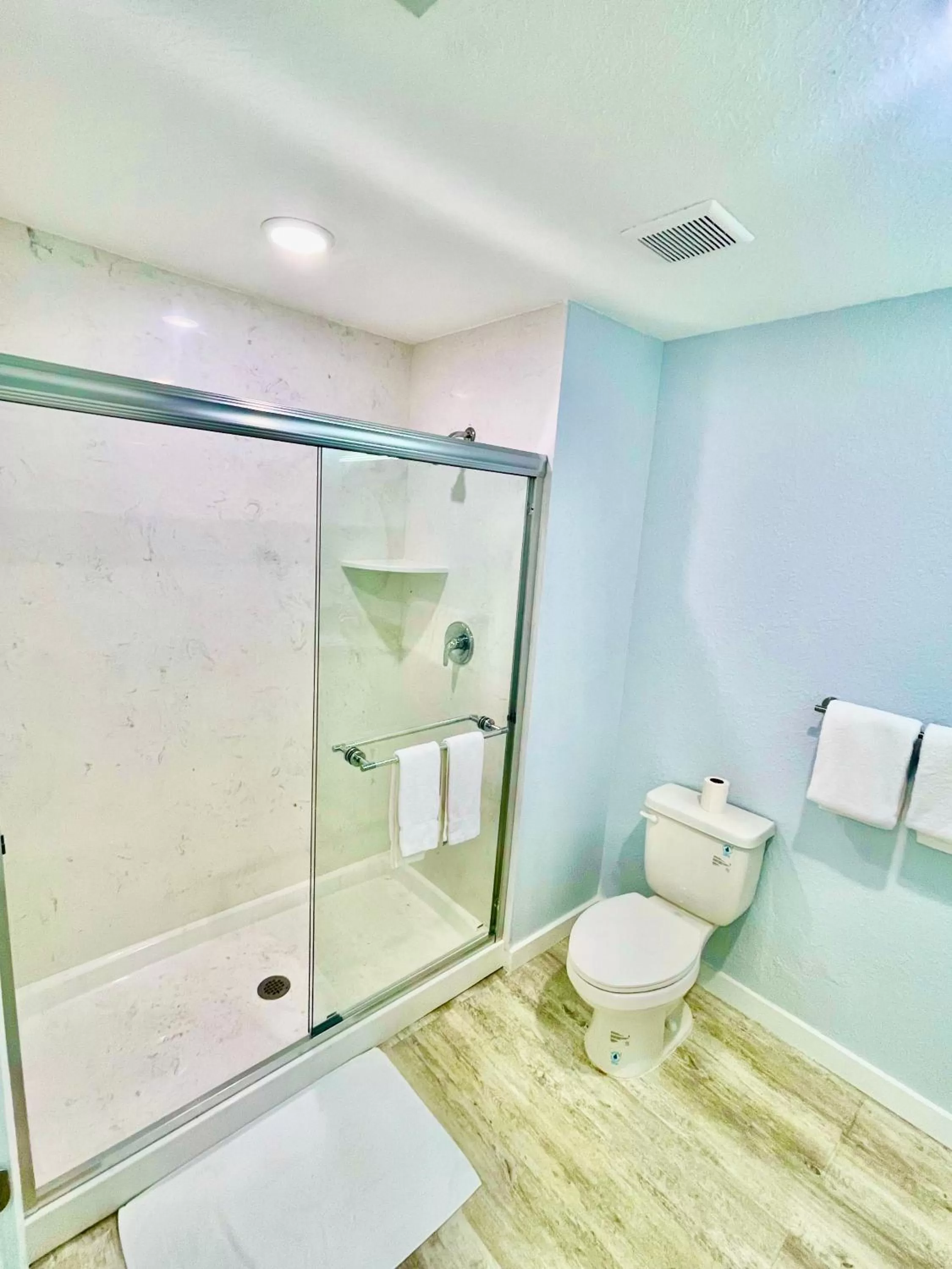 Shower in Vistalmar Beach Resort